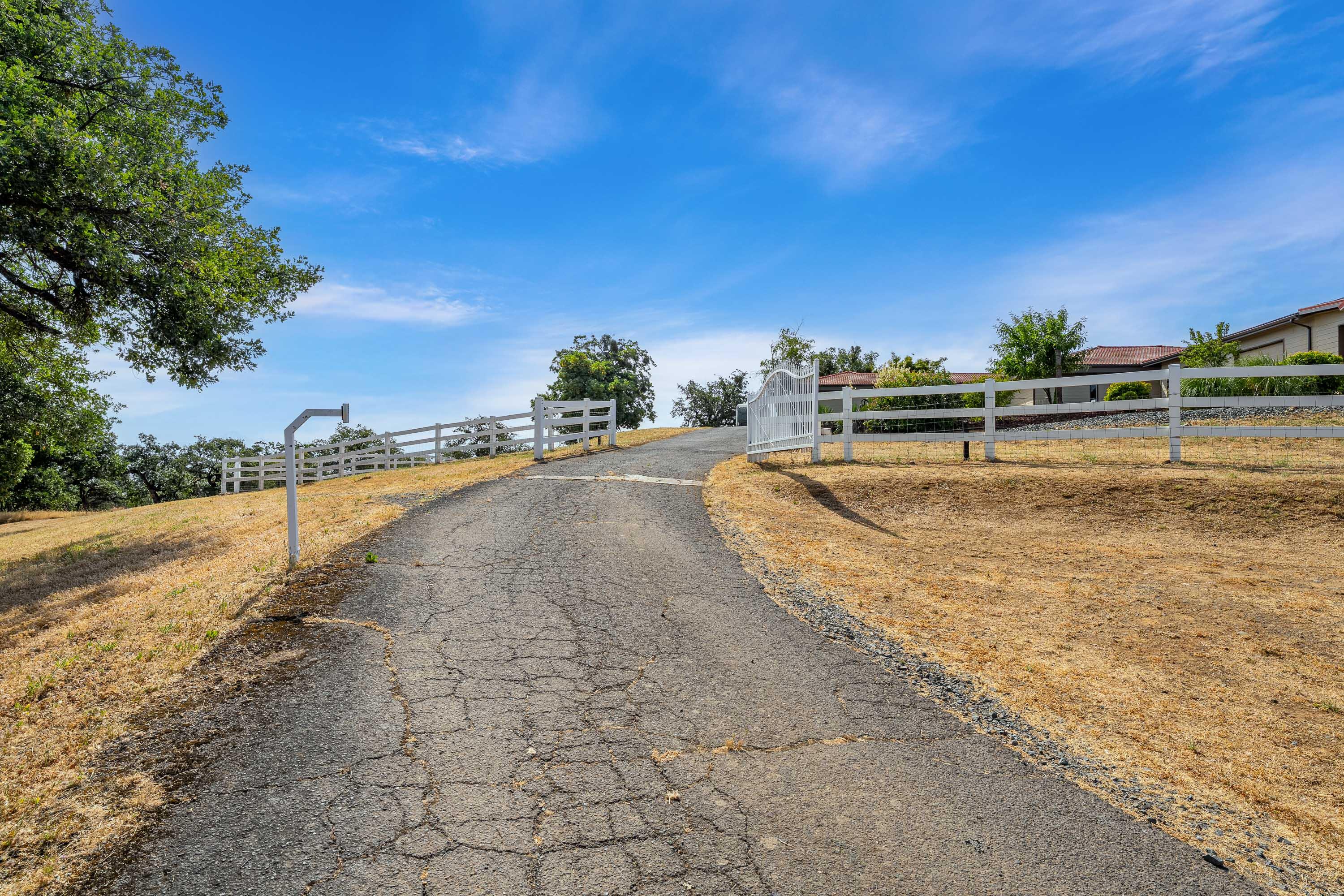 Central Point, Oregon, 97502, United States, 4 Bedrooms Bedrooms, ,4 BathroomsBathrooms,Residential,Active,2006836