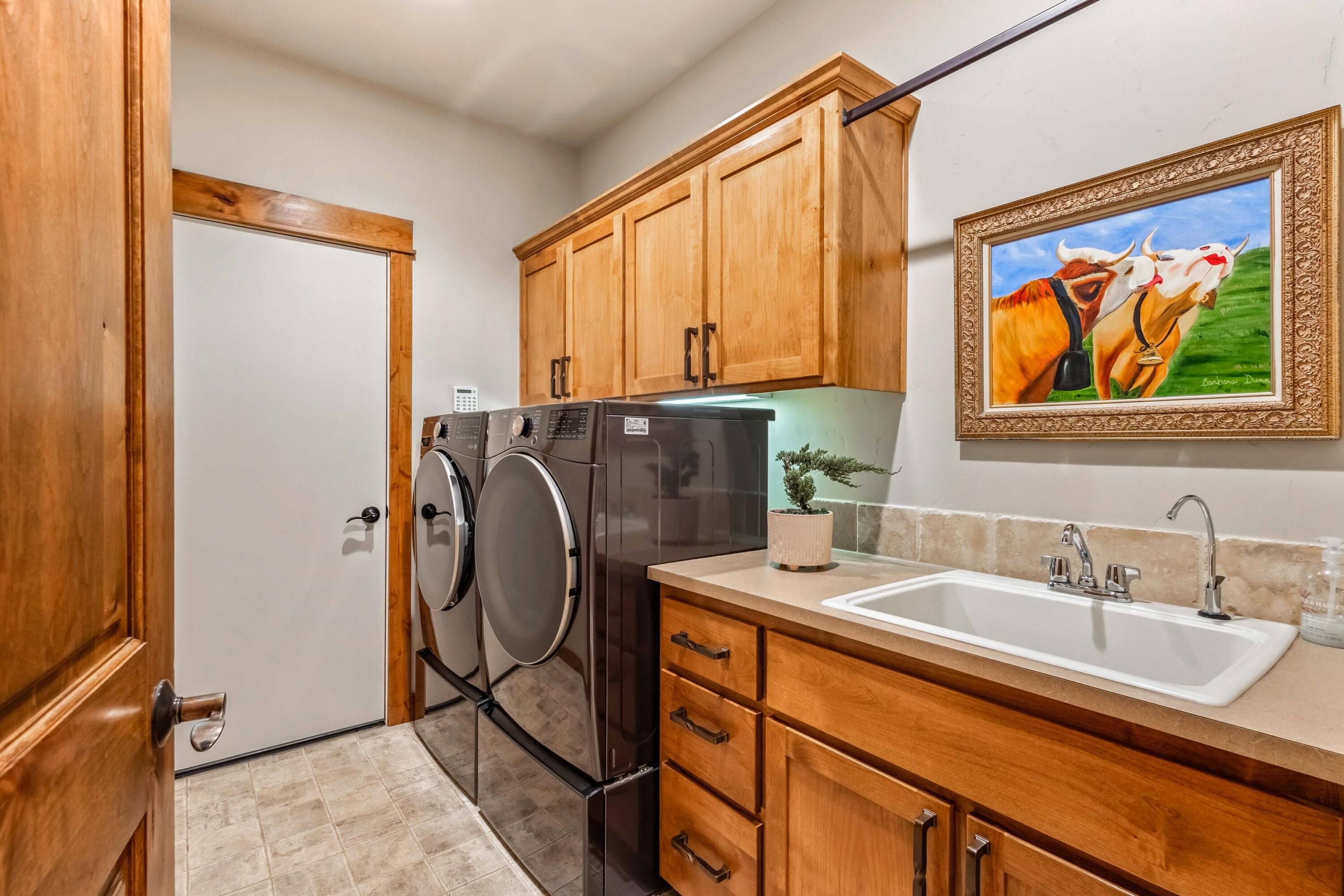 Redmond, Oregon, 97756, United States, 3 Bedrooms Bedrooms, ,4 BathroomsBathrooms,Residential,Active,2002359