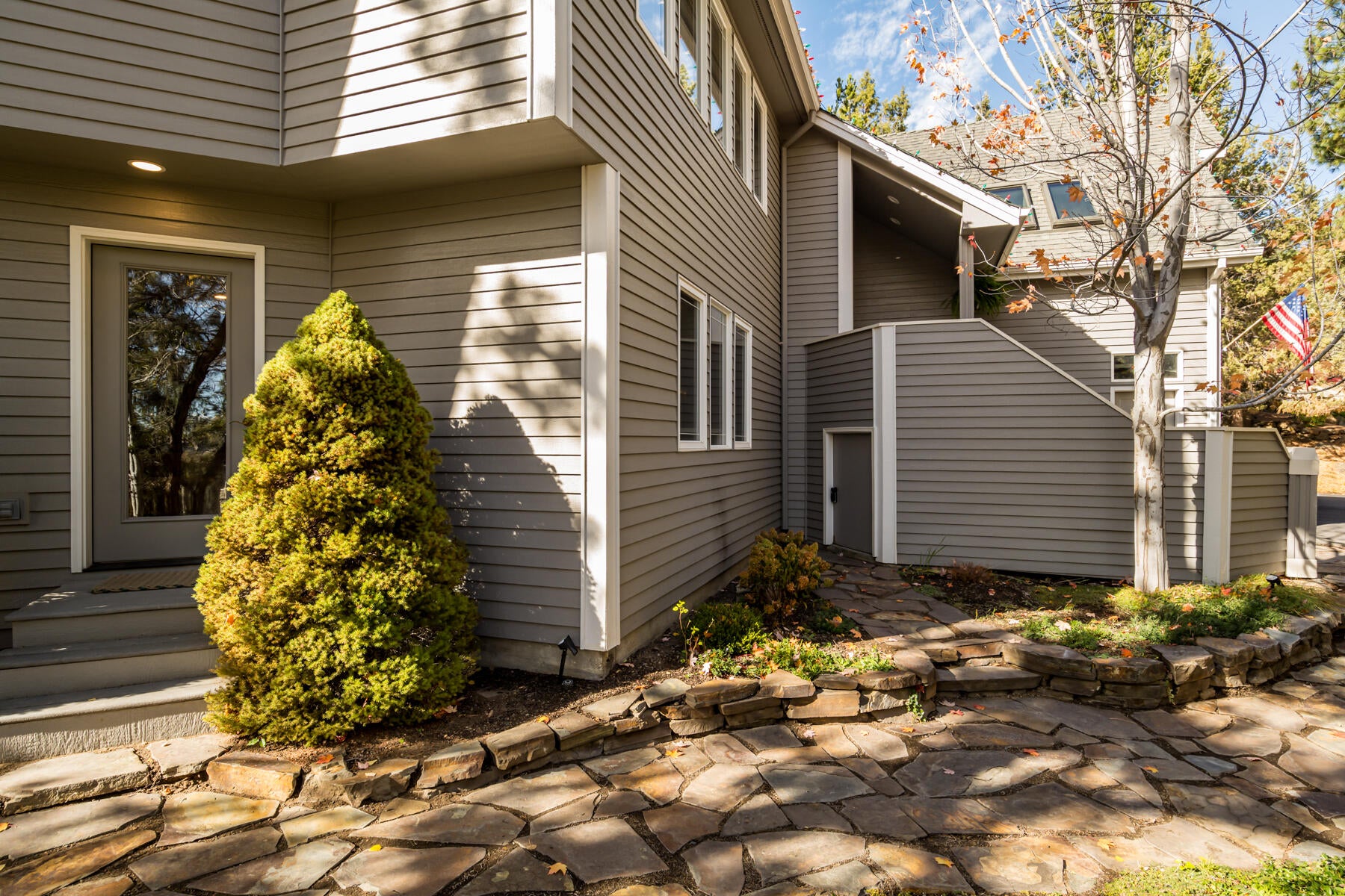 Bend, Oregon, 97703, United States, 5 Bedrooms Bedrooms, ,3 BathroomsBathrooms,Residential,Active,1972188