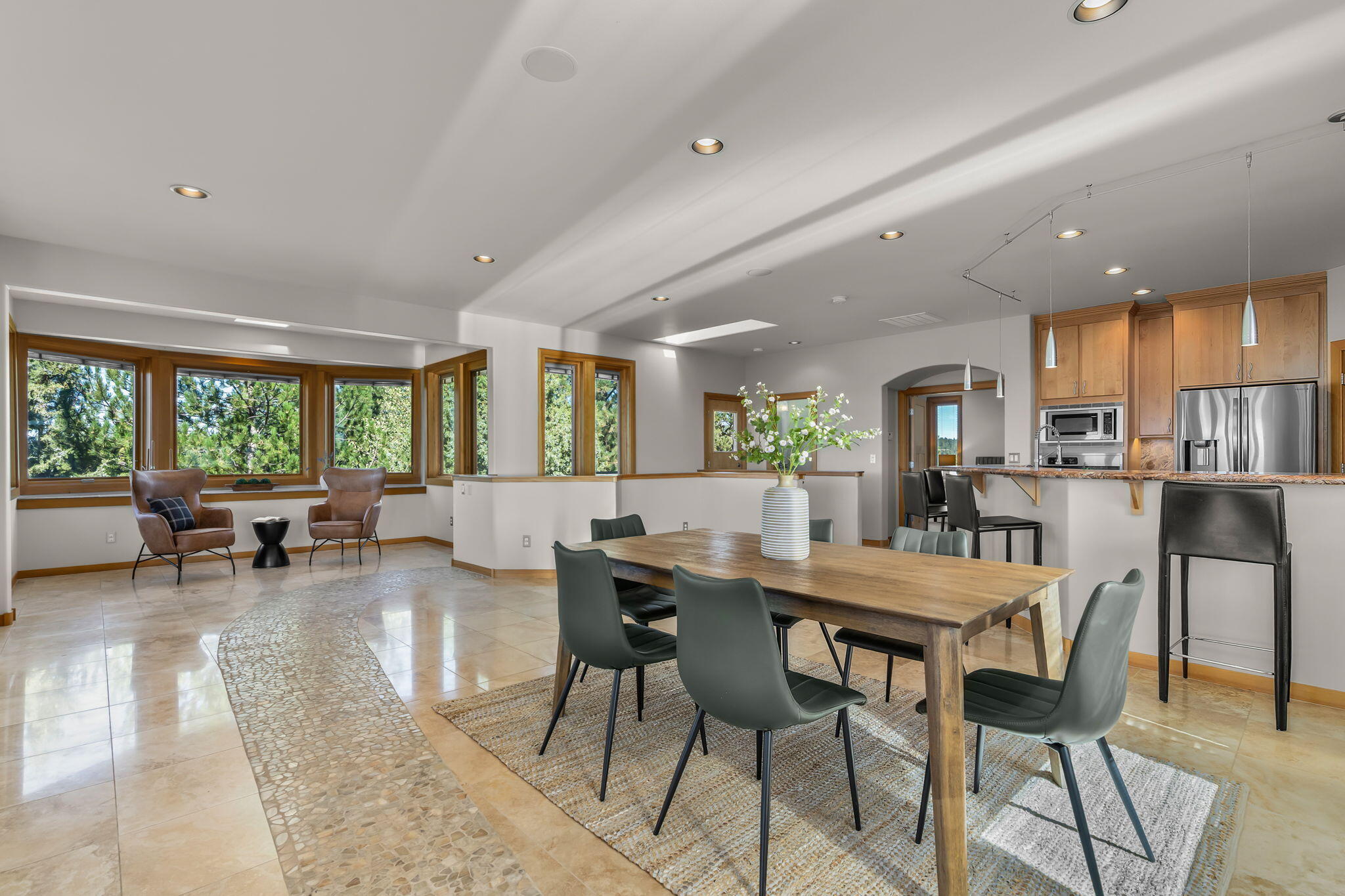 Bend, Oregon, 97702, United States, 3 Bedrooms Bedrooms, ,4 BathroomsBathrooms,Residential,Active,1929788