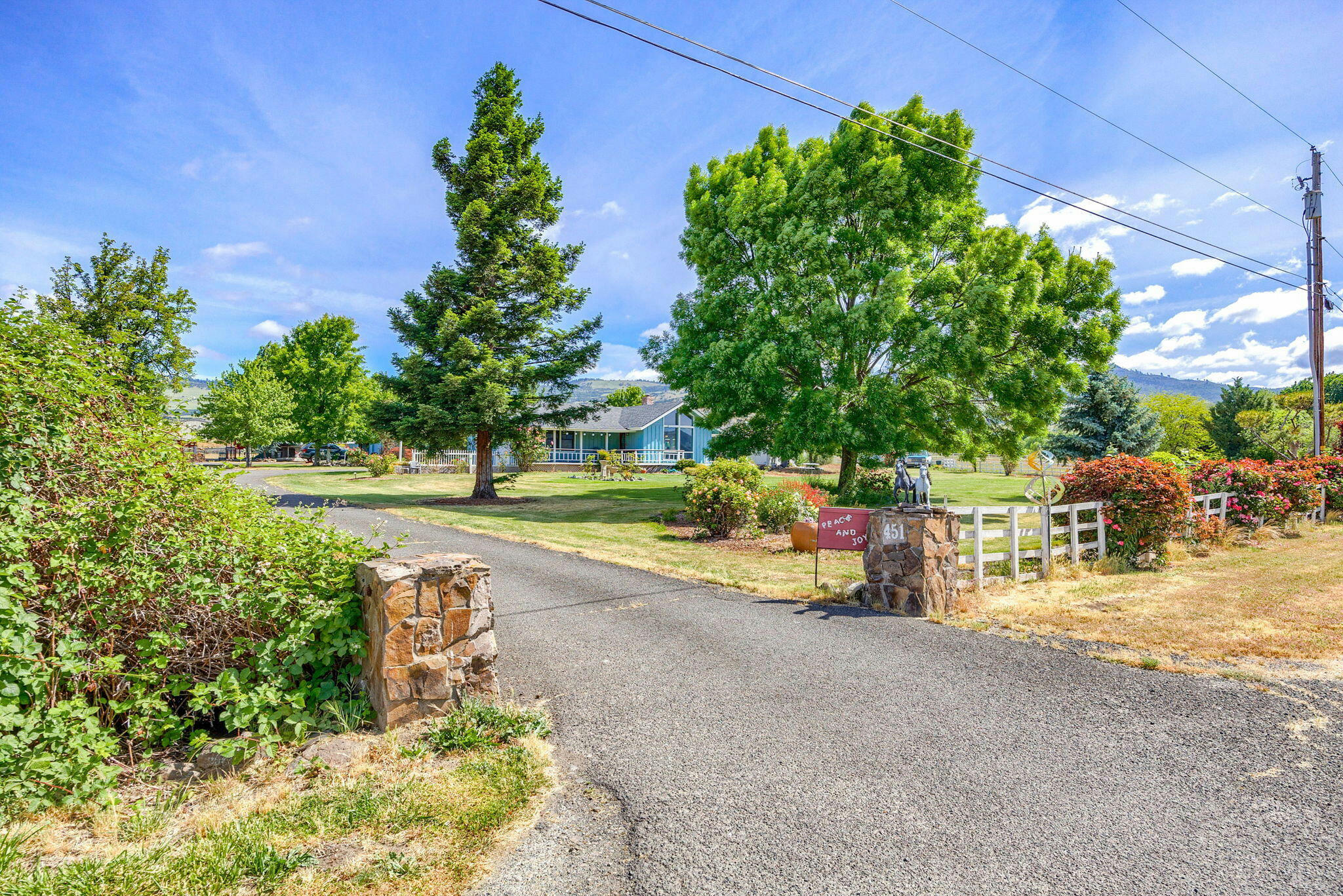 Ashland, Oregon, 97520, United States, 4 Bedrooms Bedrooms, ,4 BathroomsBathrooms,Residential,Active,1741601