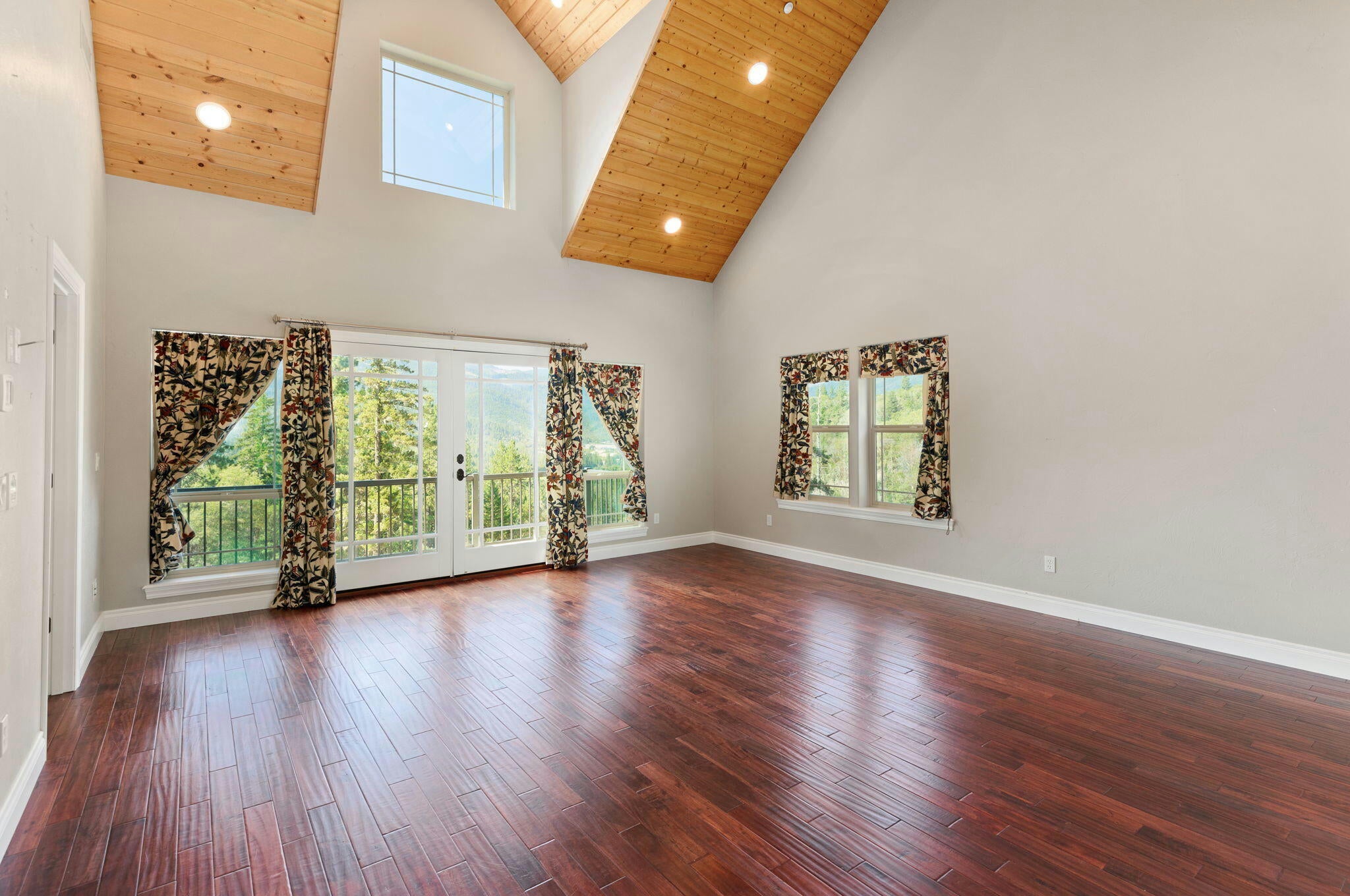 Grants Pass, Oregon, 97527, United States, ,6 BathroomsBathrooms,Residential,Active,1748769