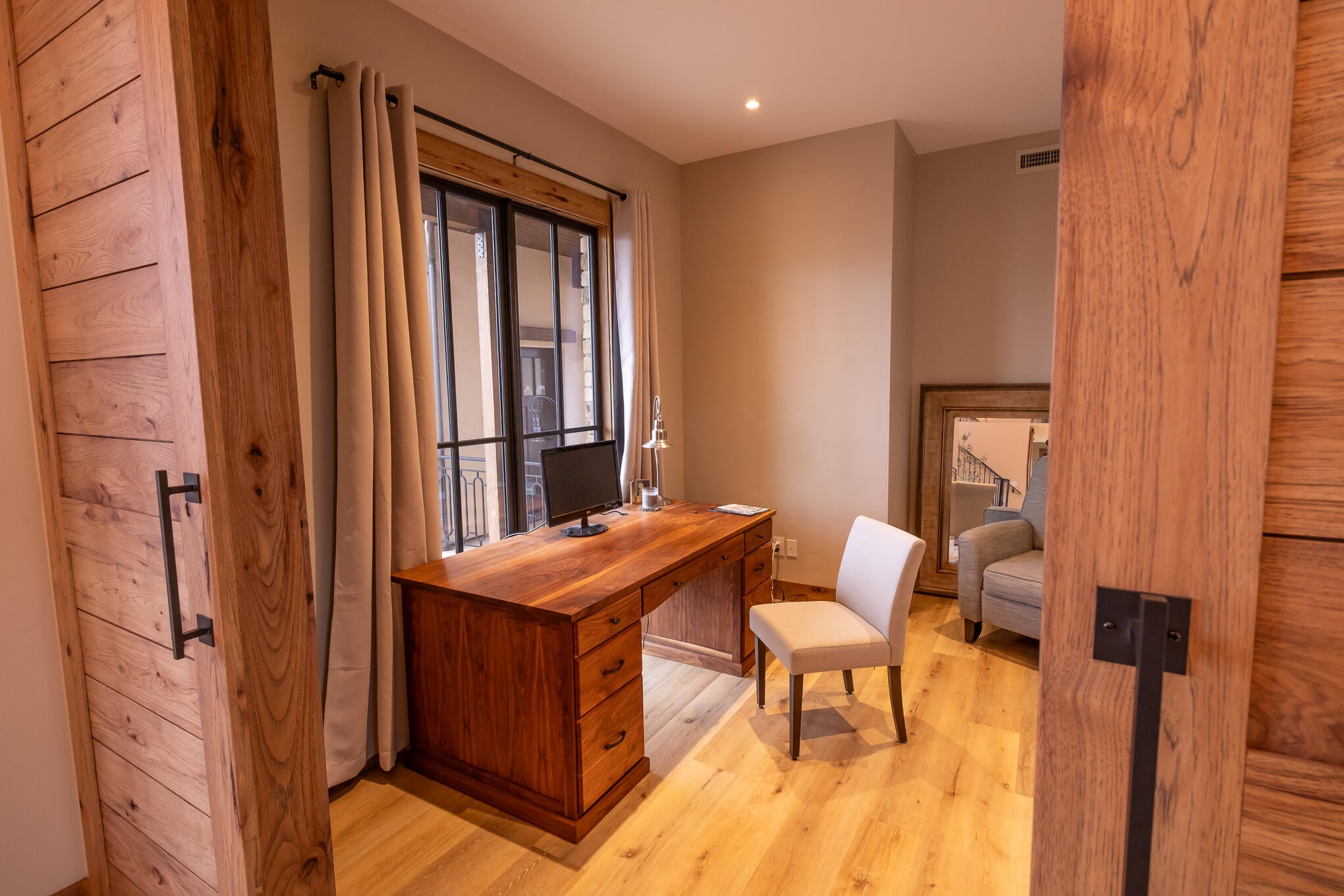 Terrebonne, Oregon, 97760, United States, 5 Bedrooms Bedrooms, ,5 BathroomsBathrooms,Residential,Active,1747251