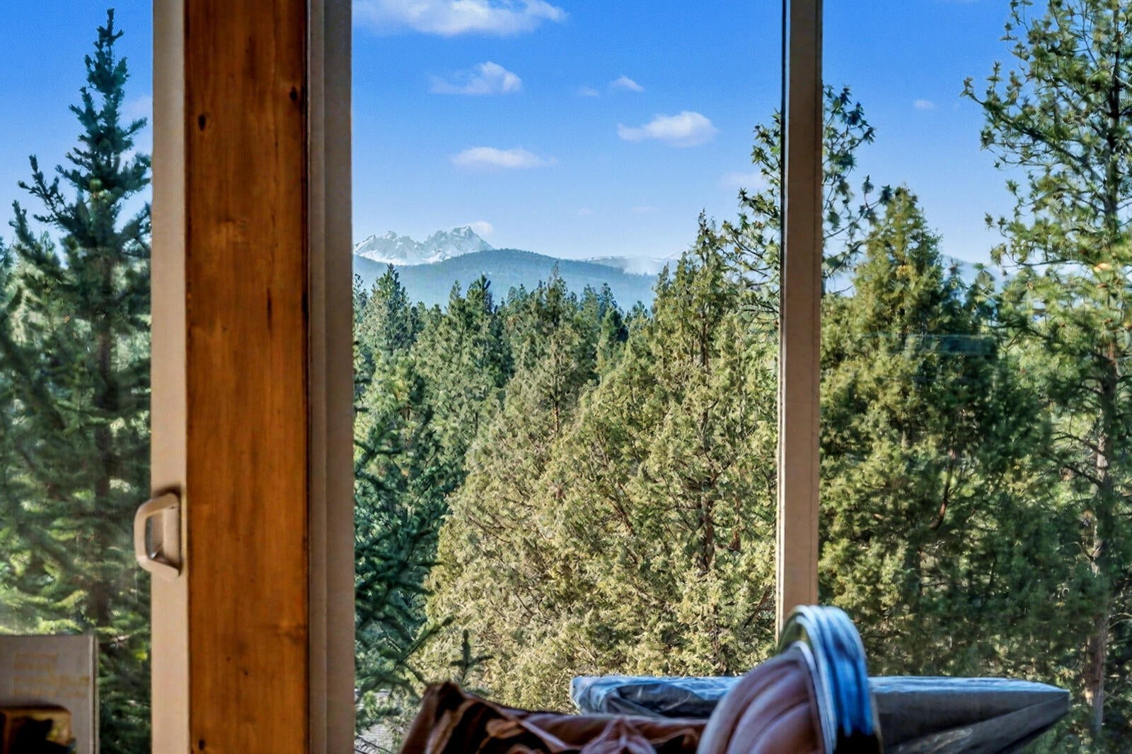 Bend, Oregon, 97703, United States, 4 Bedrooms Bedrooms, ,4 BathroomsBathrooms,Residential,Active,1990602