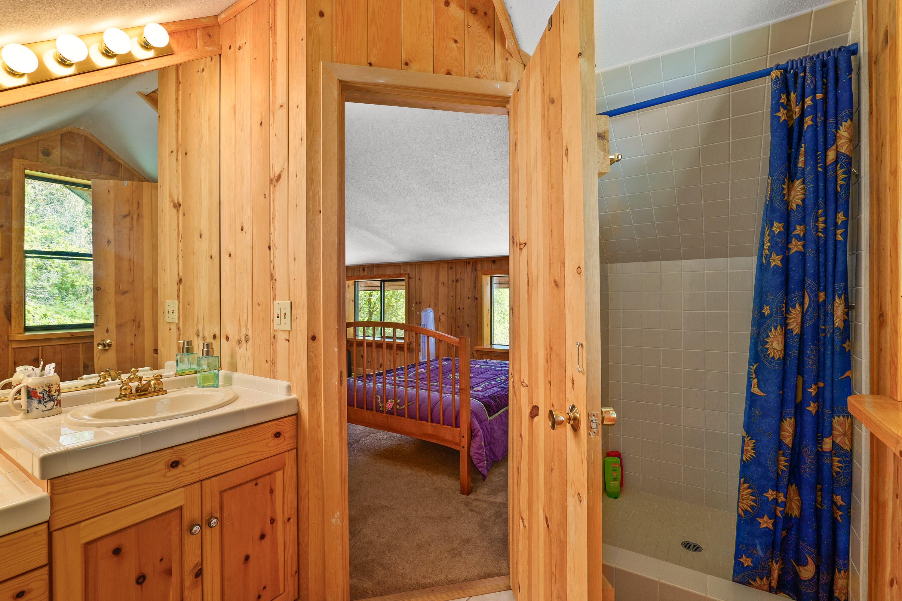 Selma, Oregon, 97538, United States, 5 Bedrooms Bedrooms, ,5 BathroomsBathrooms,Residential,Active,1902945