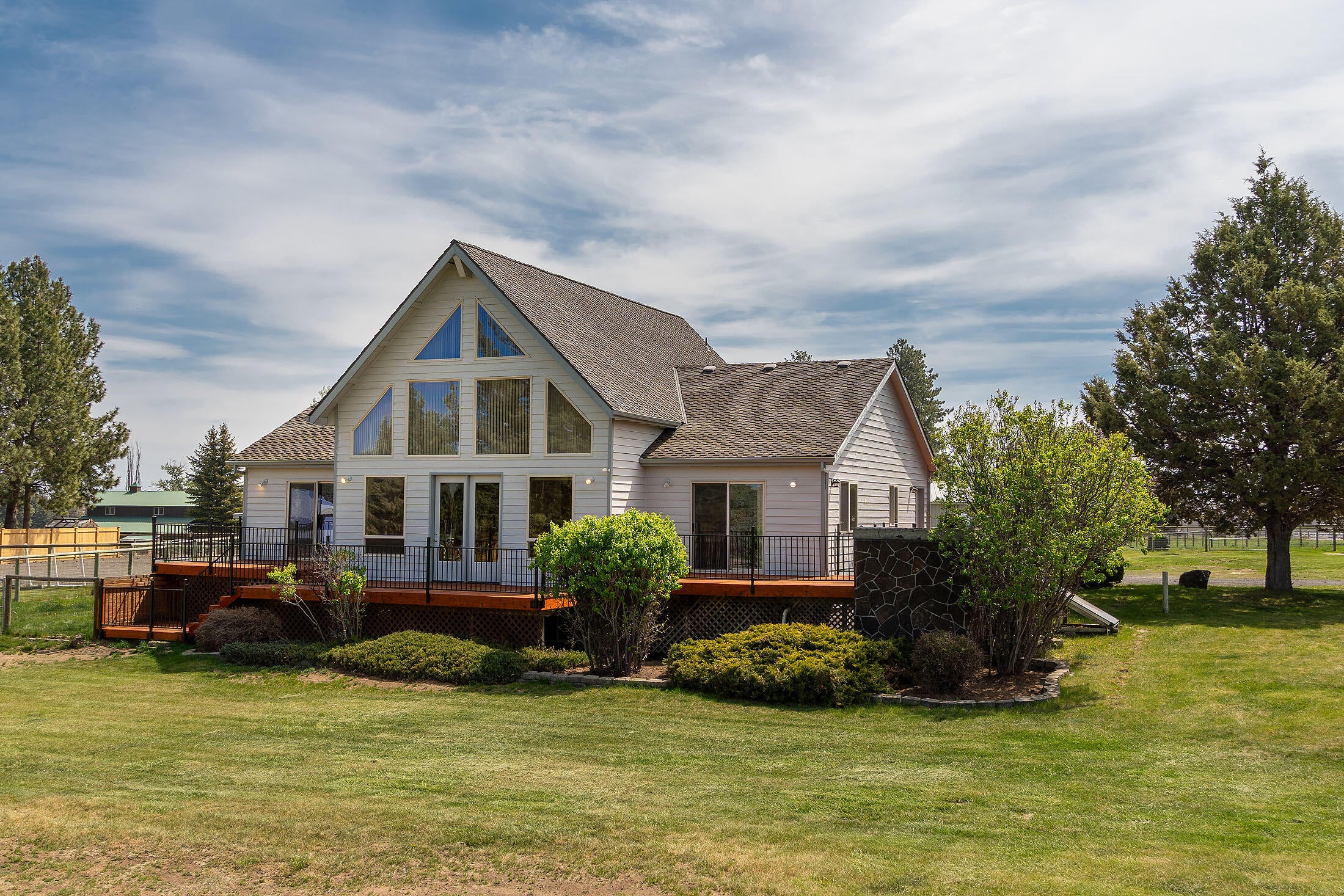 Bend, Oregon, 97702, United States, 3 Bedrooms Bedrooms, ,3 BathroomsBathrooms,Residential,Active,1952444