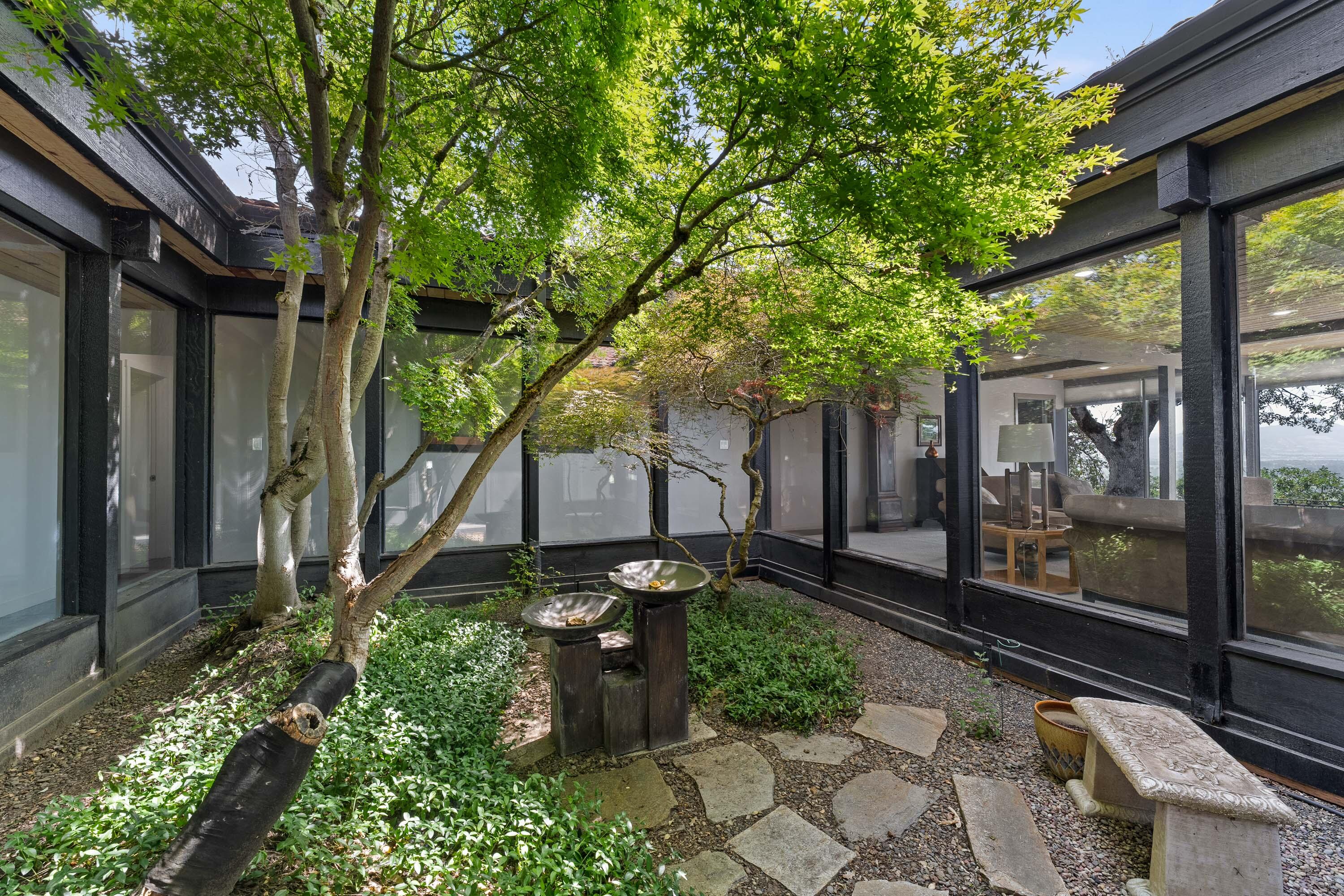 Central Point, Oregon, 97502, United States, 4 Bedrooms Bedrooms, ,4 BathroomsBathrooms,Residential,Active,2006836