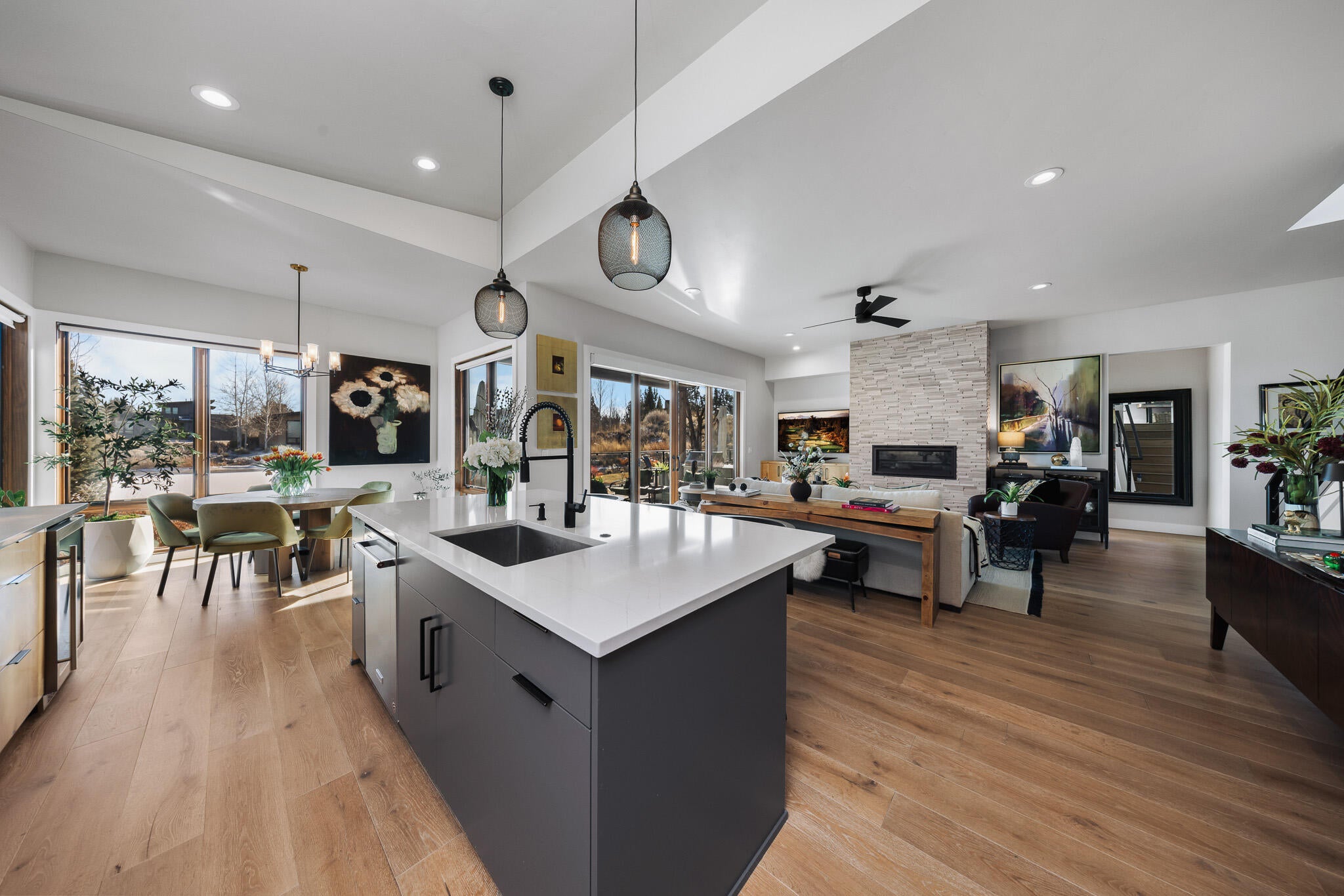 Bend, Oregon, 97701, United States, 3 Bedrooms Bedrooms, ,3 BathroomsBathrooms,Residential,Active,2015445