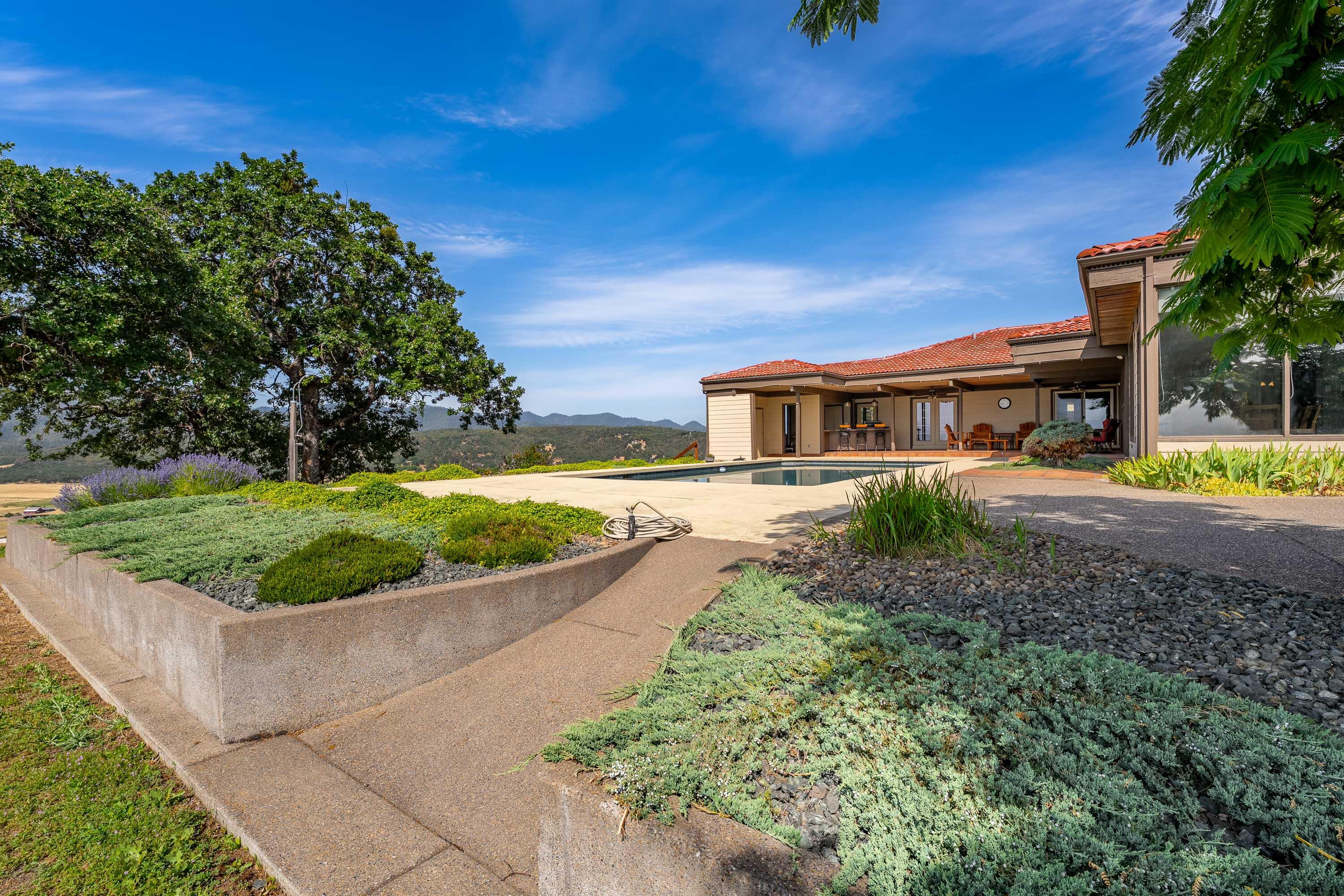 Central Point, Oregon, 97502, United States, 4 Bedrooms Bedrooms, ,4 BathroomsBathrooms,Residential,Active,2006836