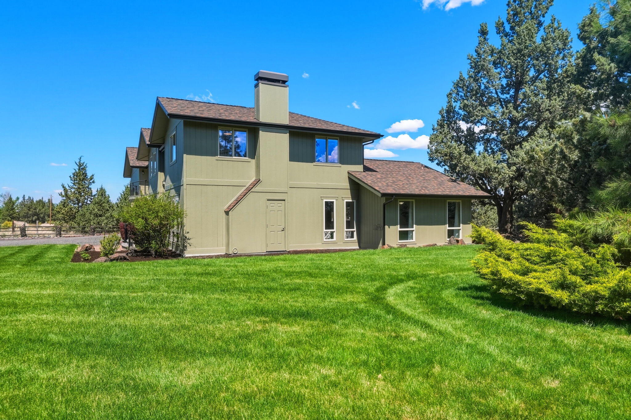 Bend, Oregon, 97702, United States, 3 Bedrooms Bedrooms, ,5 BathroomsBathrooms,Residential,Active,2045021