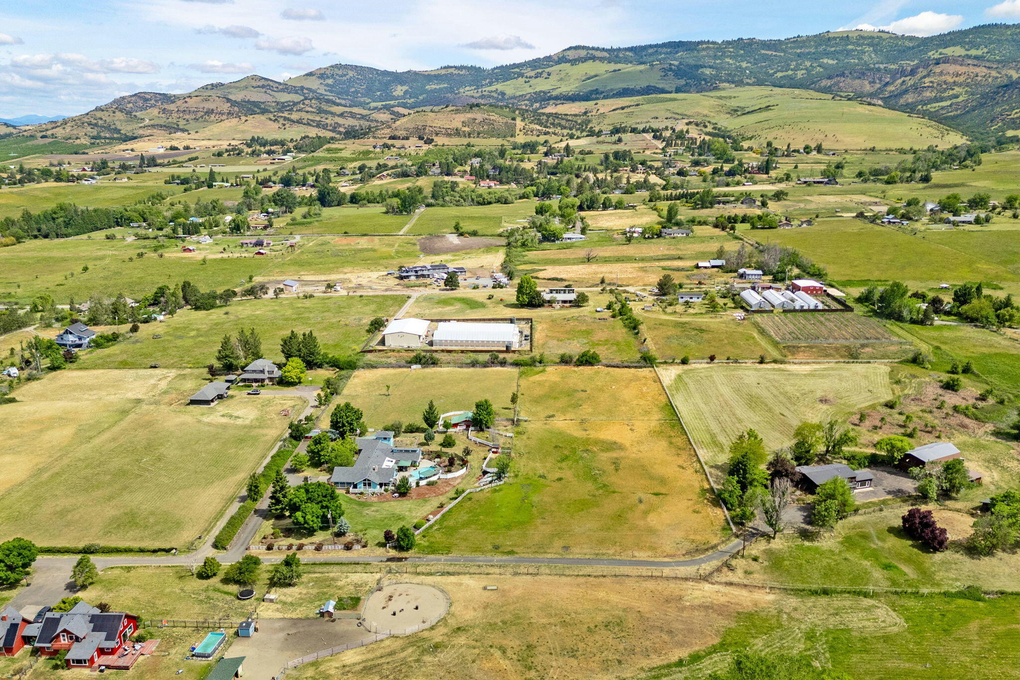 Ashland, Oregon, 97520, United States, 4 Bedrooms Bedrooms, ,4 BathroomsBathrooms,Residential,Active,1741601