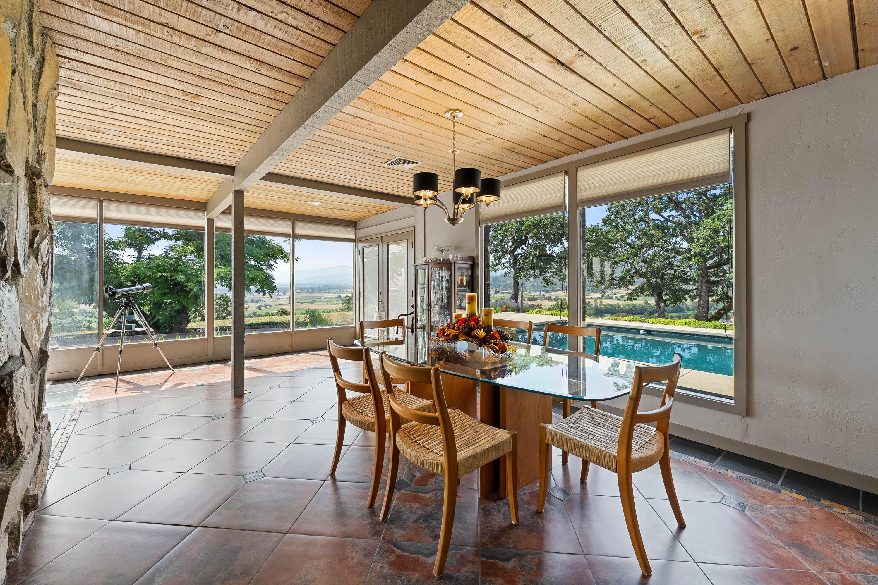 Central Point, Oregon, 97502, United States, 4 Bedrooms Bedrooms, ,4 BathroomsBathrooms,Residential,Active,2006836