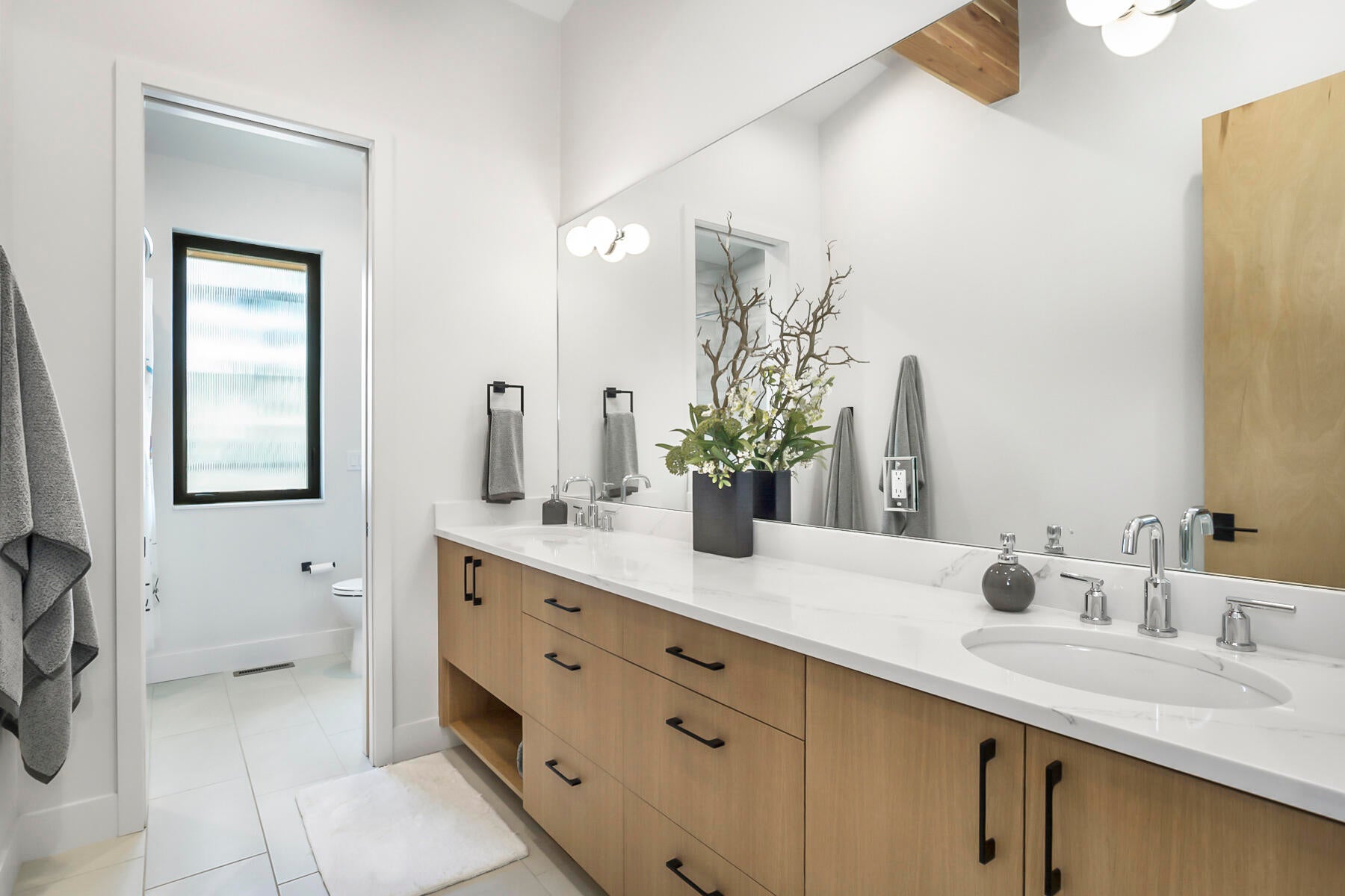 Bend, Oregon, 97703, United States, 3 Bedrooms Bedrooms, ,3 BathroomsBathrooms,Residential,Active,2008310