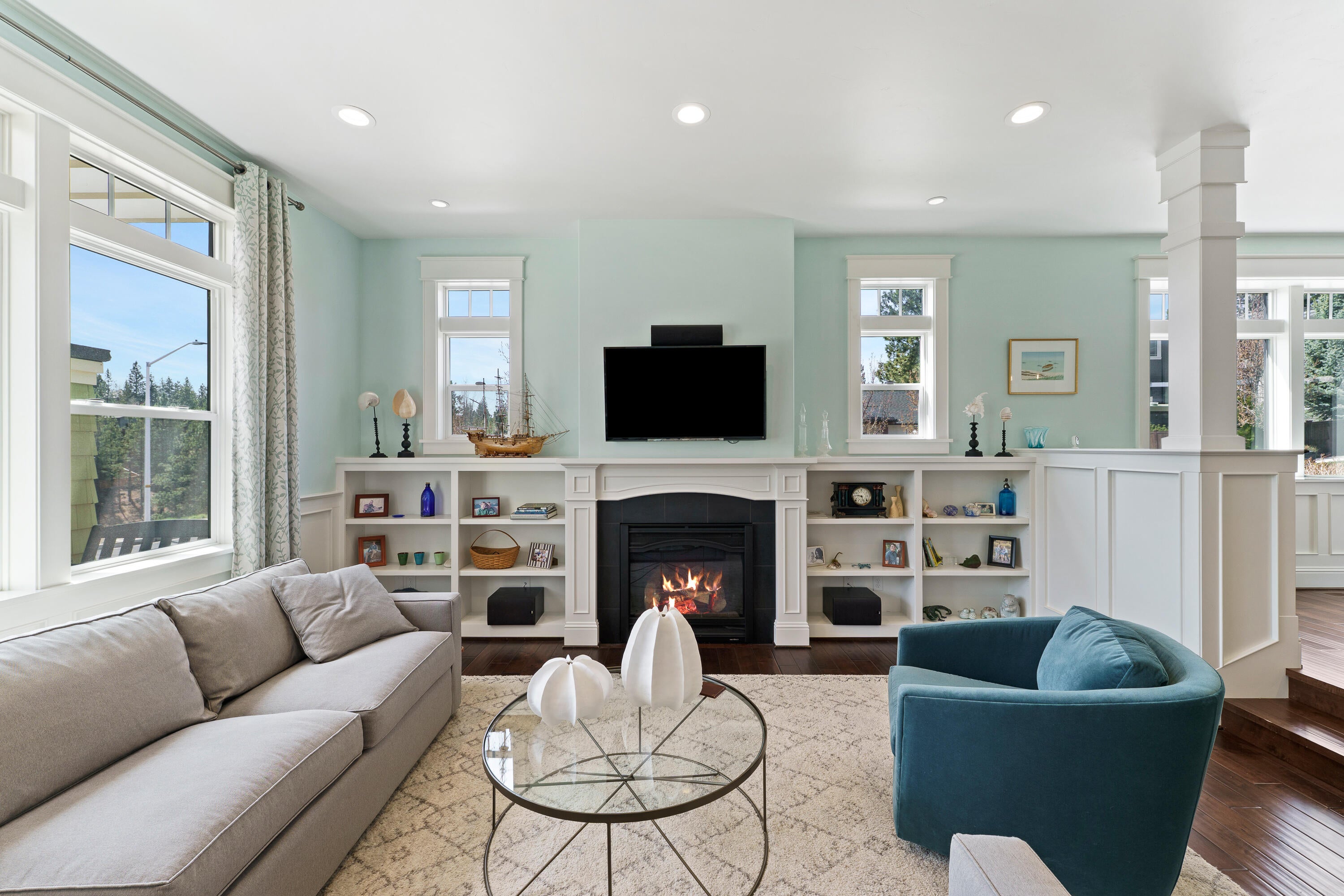 Bend, Oregon, 97703, United States, 4 Bedrooms Bedrooms, ,3 BathroomsBathrooms,Residential,Active,1764459