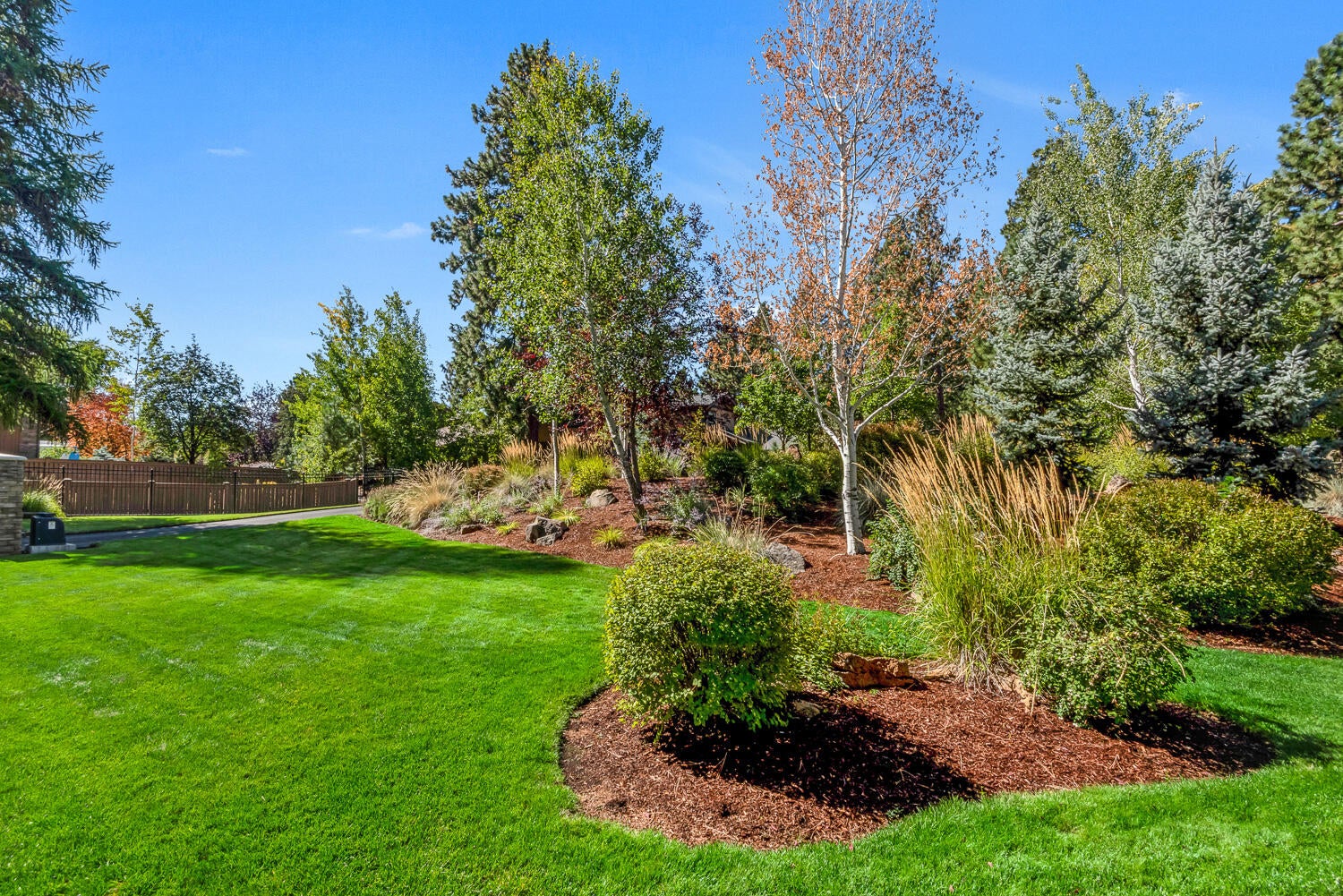 Bend, Oregon, 97703, United States, 3 Bedrooms Bedrooms, ,3 BathroomsBathrooms,Residential,Active,1952278