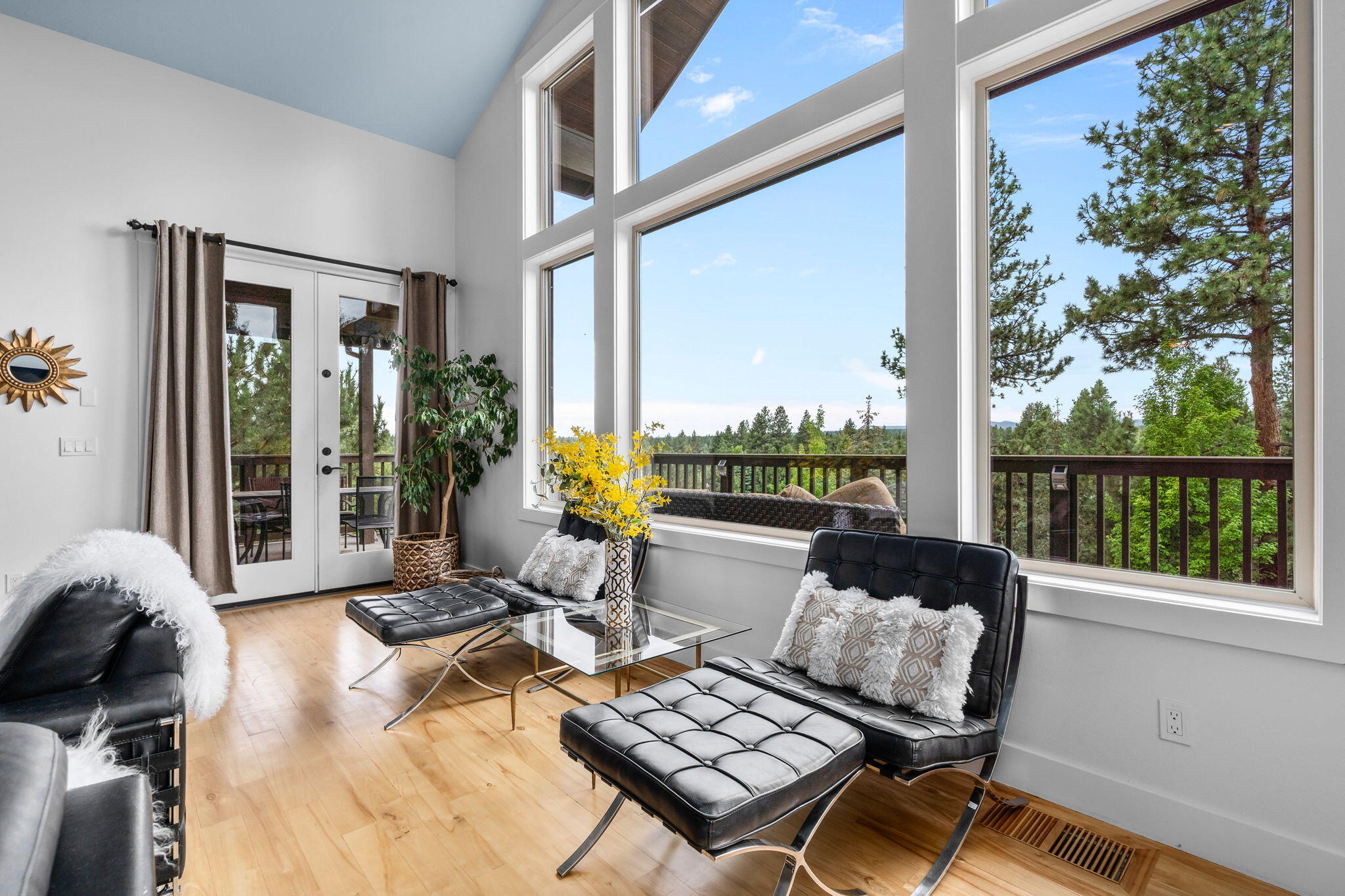 Bend, Oregon, 97702, United States, 4 Bedrooms Bedrooms, ,3 BathroomsBathrooms,Residential,Active,1913968