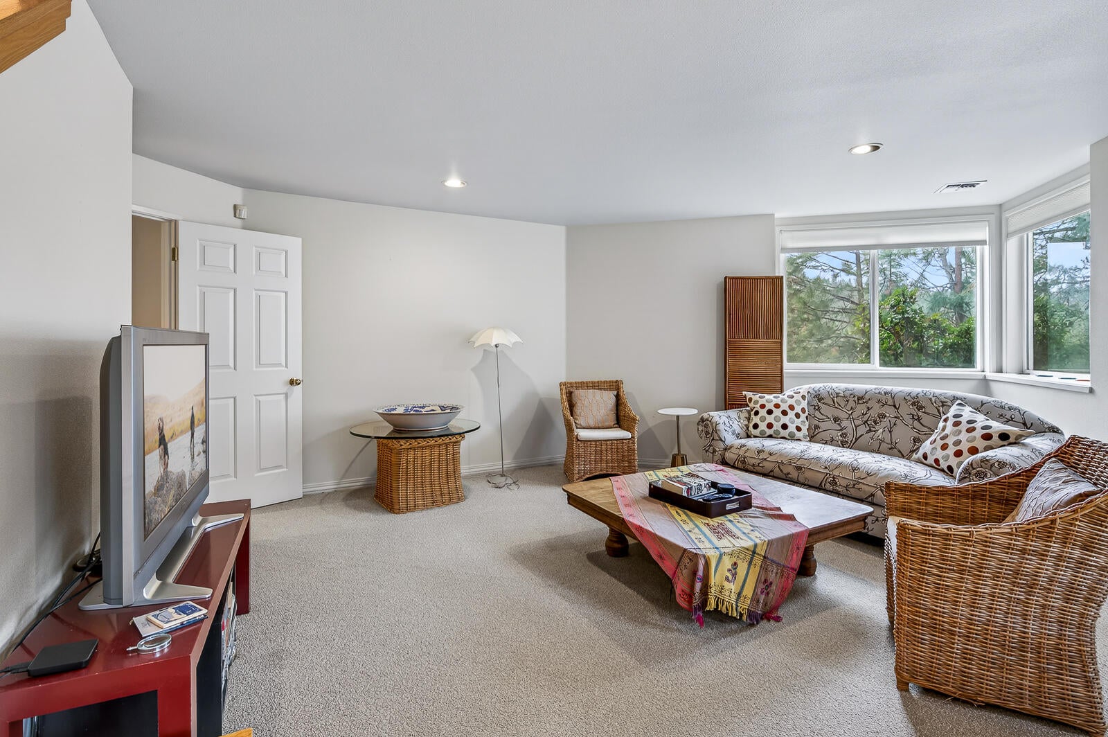 Bend, Oregon, 97702, United States, 4 Bedrooms Bedrooms, ,5 BathroomsBathrooms,Residential,Active,2007101