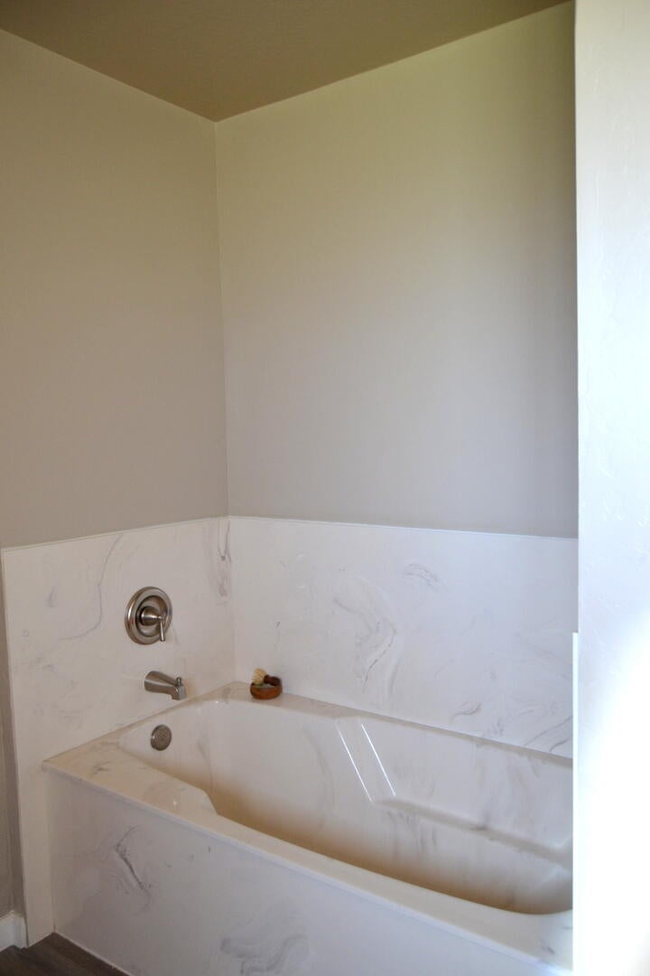 Grants Pass, Oregon, 97526, United States, 4 Bedrooms Bedrooms, ,2 BathroomsBathrooms,Residential,Active,1973303