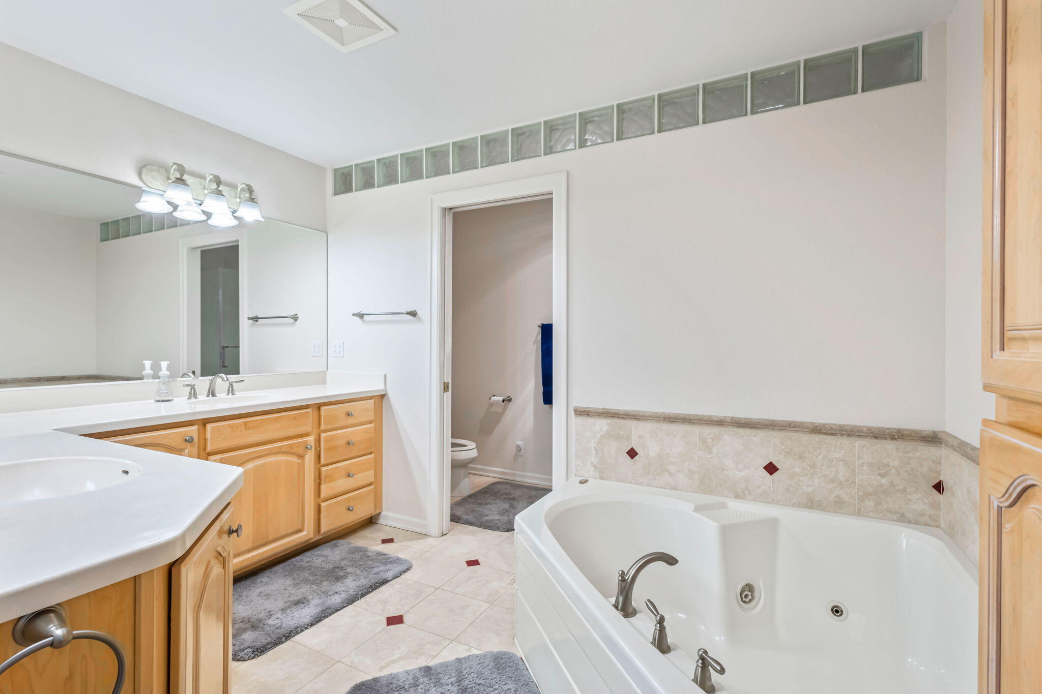 Bend, Oregon, 97702, United States, 4 Bedrooms Bedrooms, ,3 BathroomsBathrooms,Residential,Active,1907972