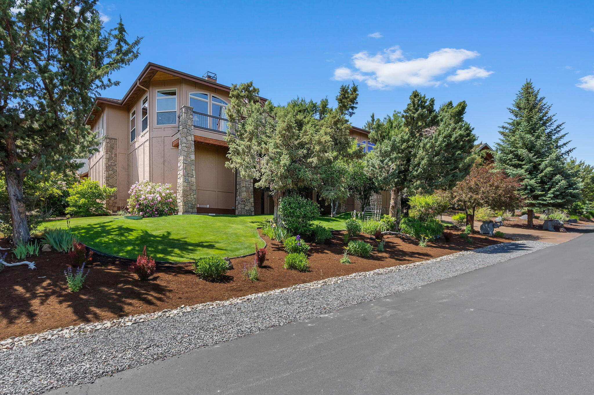 Redmond, Oregon, 97756, United States, ,3 BathroomsBathrooms,Residential,Active,1849184