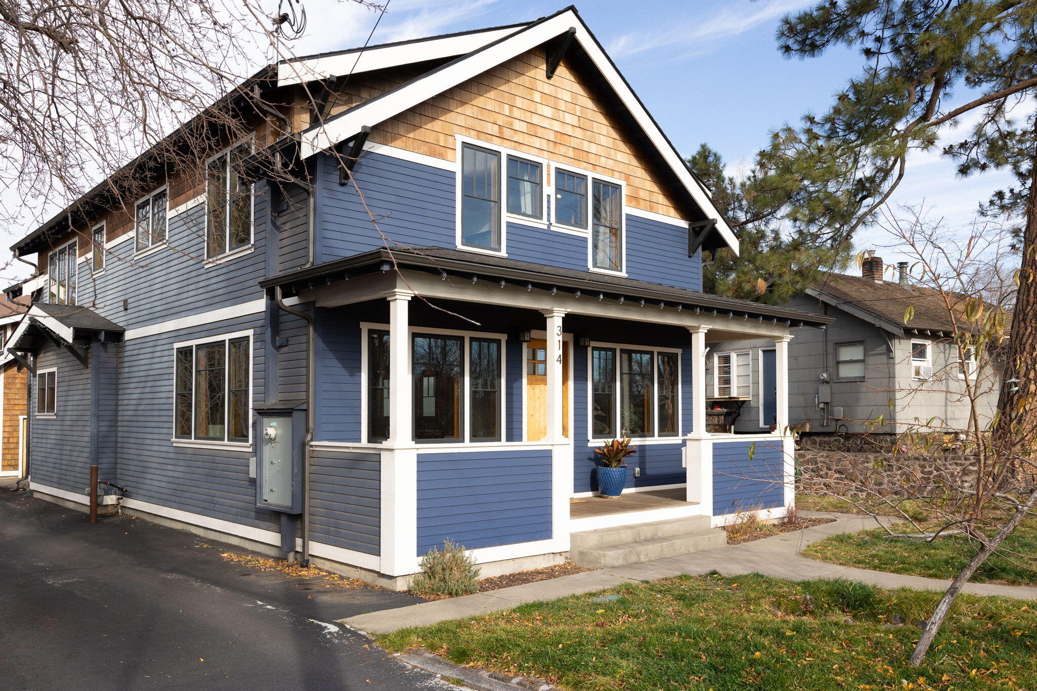 Bend, Oregon, 97703, United States, 4 Bedrooms Bedrooms, ,4 BathroomsBathrooms,Residential,Active,1996273