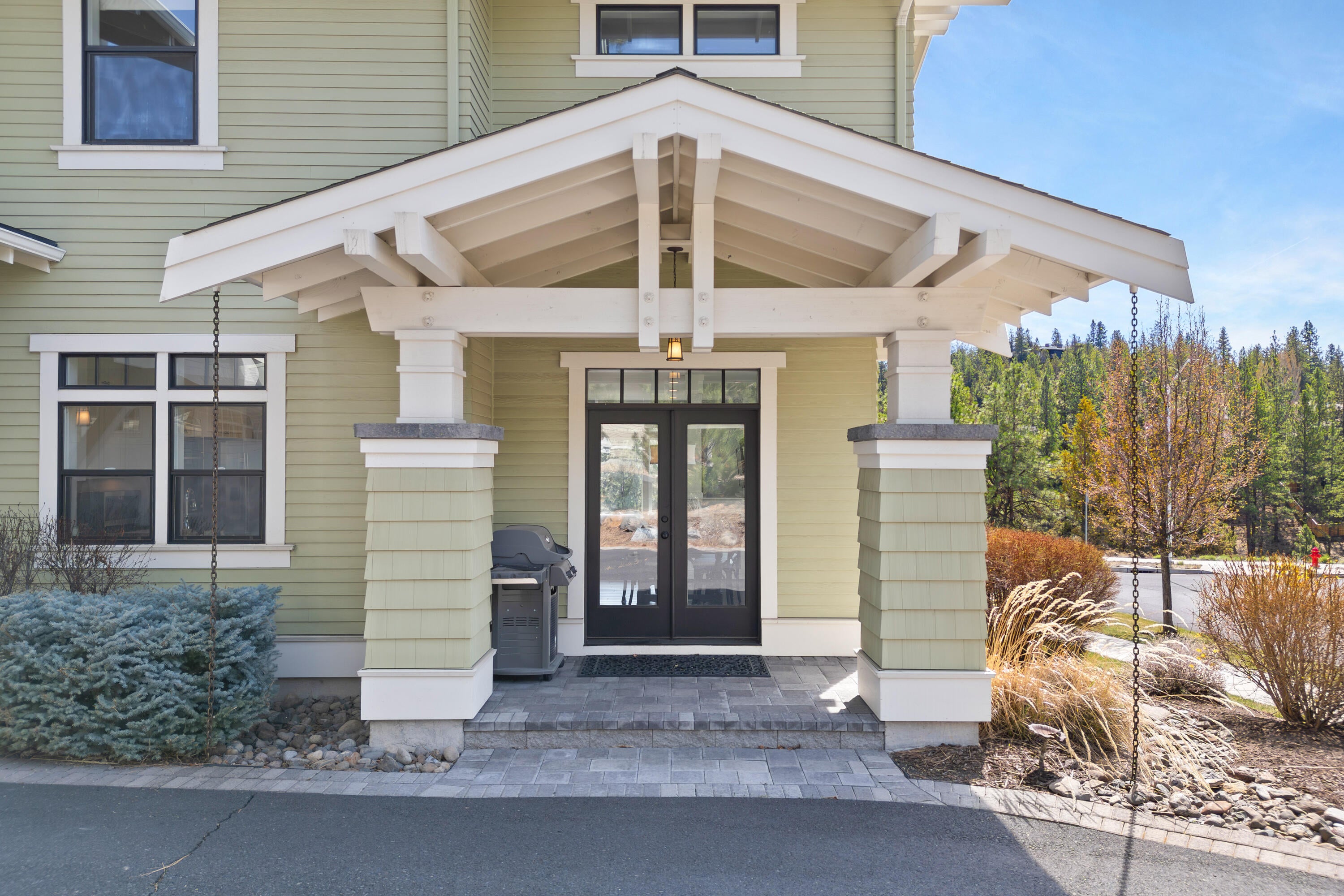 Bend, Oregon, 97703, United States, 4 Bedrooms Bedrooms, ,3 BathroomsBathrooms,Residential,Active,1764459