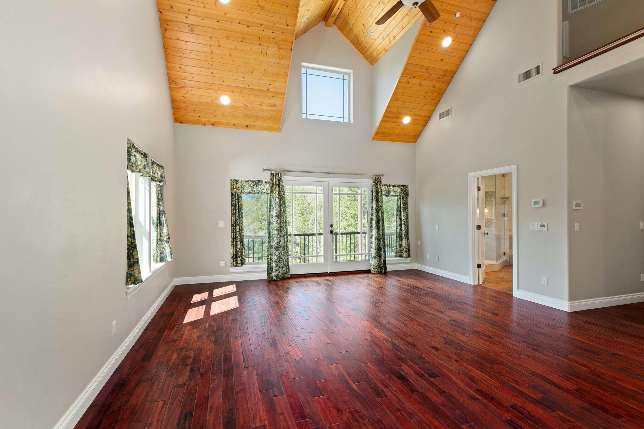 Grants Pass, Oregon, 97527, United States, ,6 BathroomsBathrooms,Residential,Active,1748769