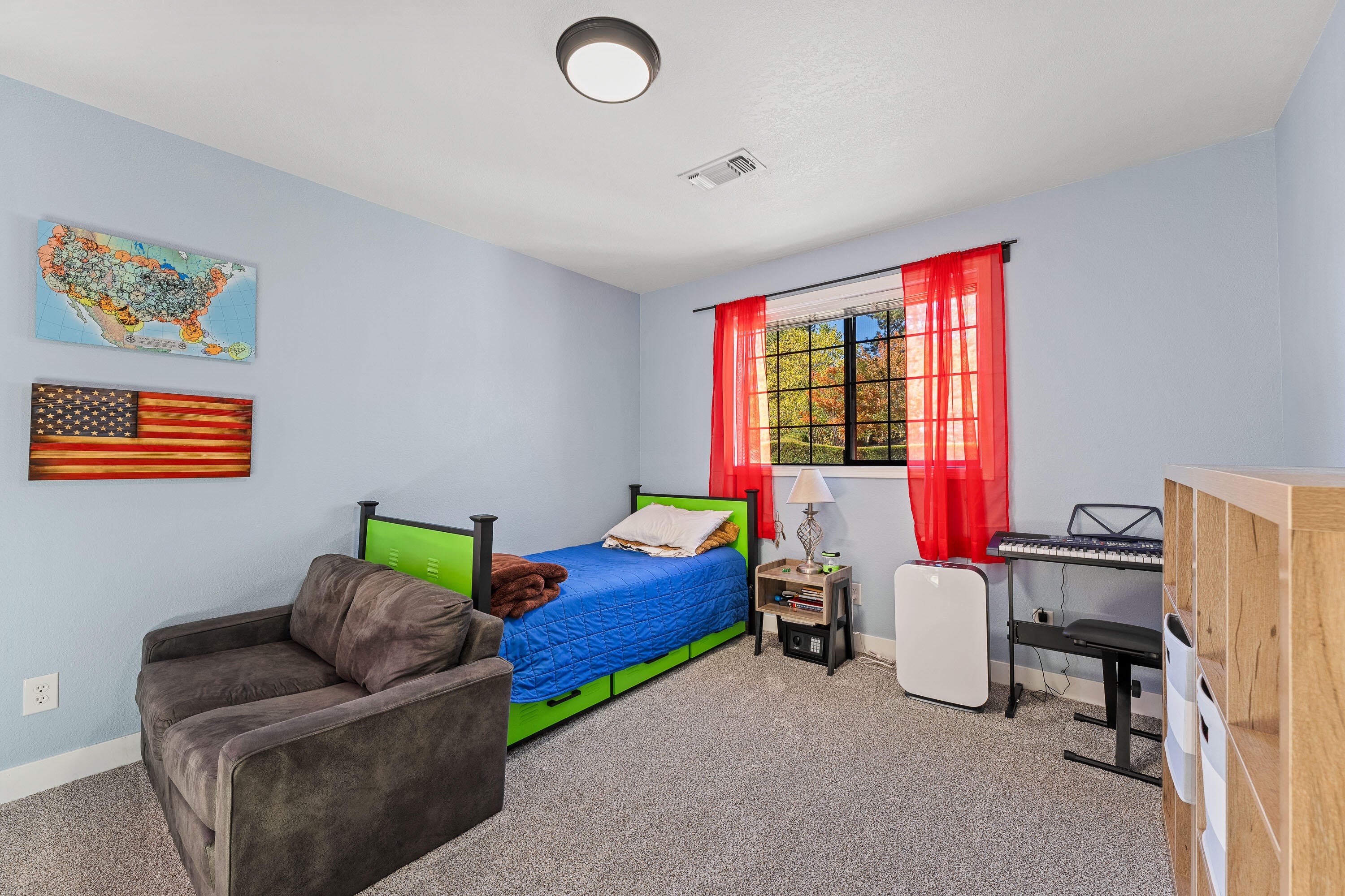 Central Point, Oregon, 97502, United States, 4 Bedrooms Bedrooms, ,3 BathroomsBathrooms,Residential,Active,1959928