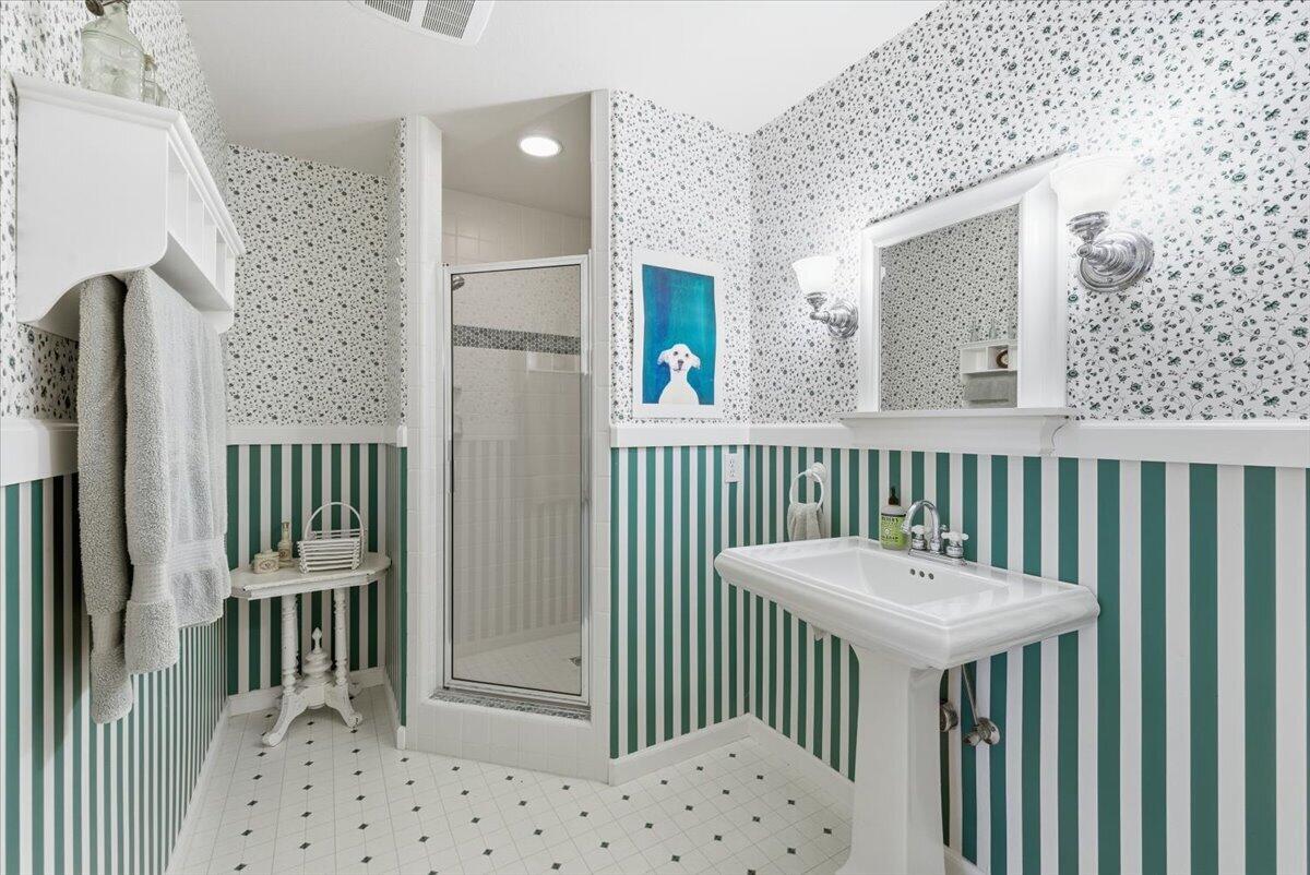 Grants Pass, Oregon, 97527, United States, 3 Bedrooms Bedrooms, ,3 BathroomsBathrooms,Residential,Active,1990612