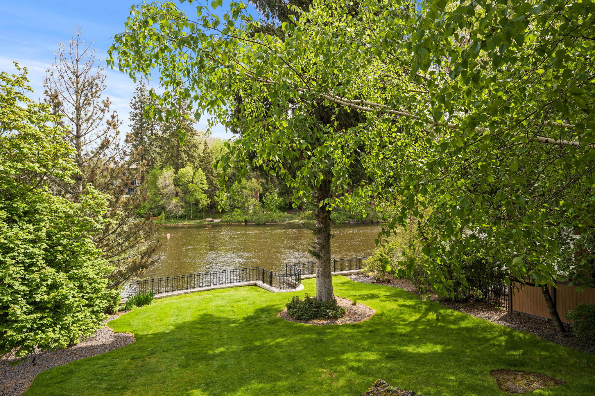 Bend, Oregon, 97703, United States, 3 Bedrooms Bedrooms, ,2 BathroomsBathrooms,Residential,Active,1904740