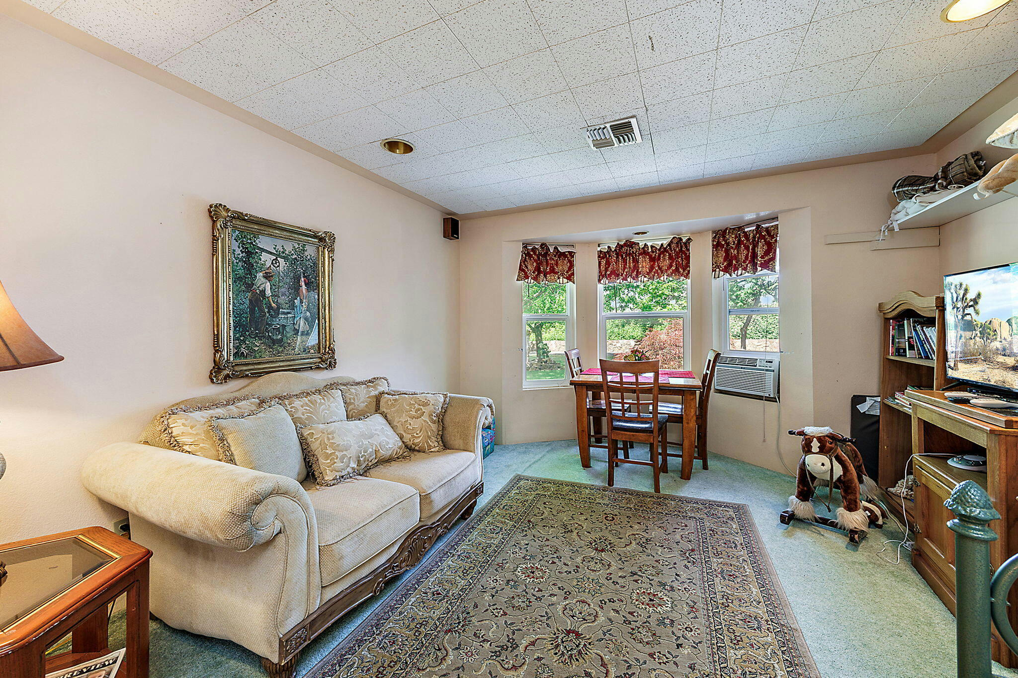 Ashland, Oregon, 97520, United States, 4 Bedrooms Bedrooms, ,4 BathroomsBathrooms,Residential,Active,1741601