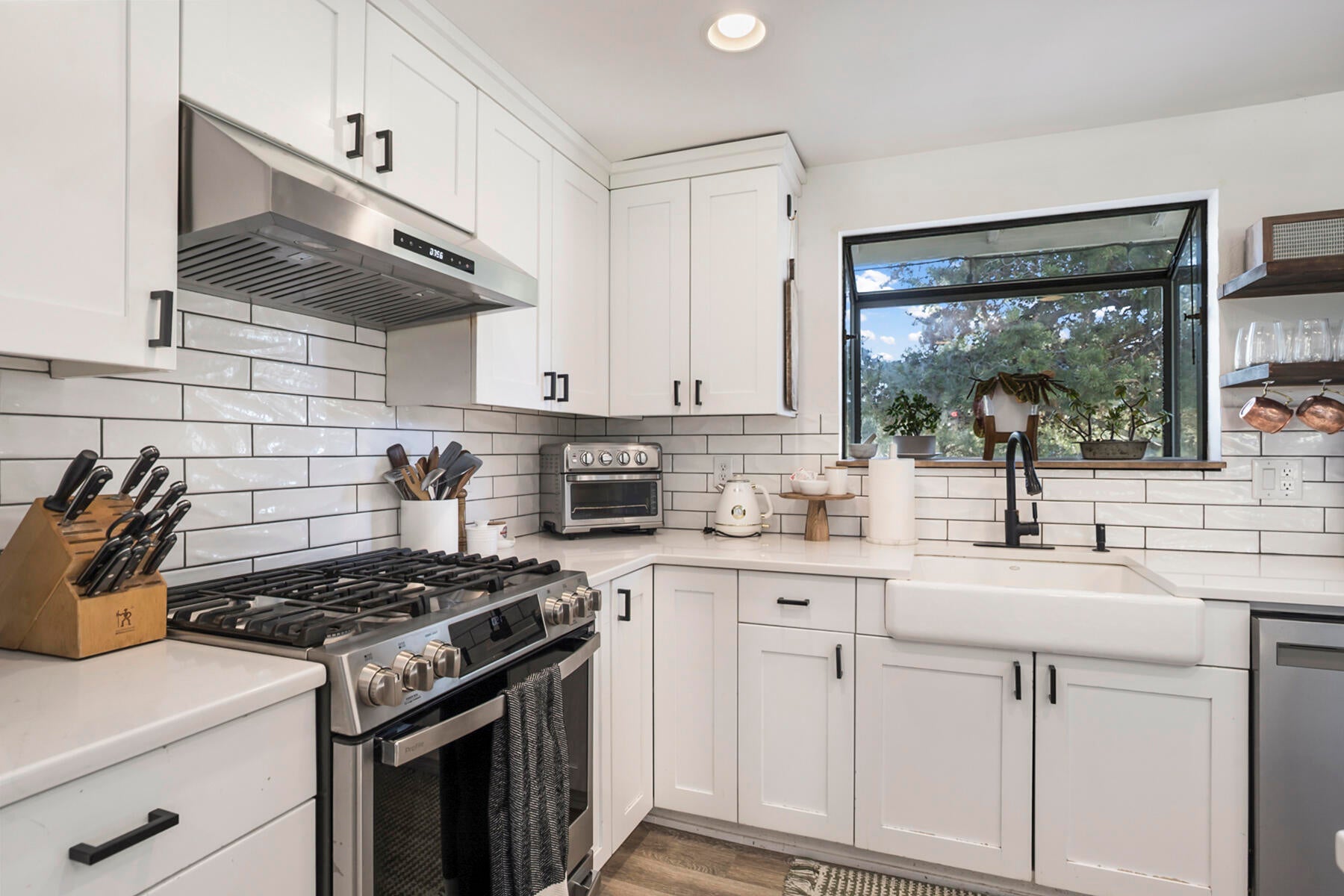 Bend, Oregon, 97703, United States, 4 Bedrooms Bedrooms, ,3 BathroomsBathrooms,Residential,Active,1790219