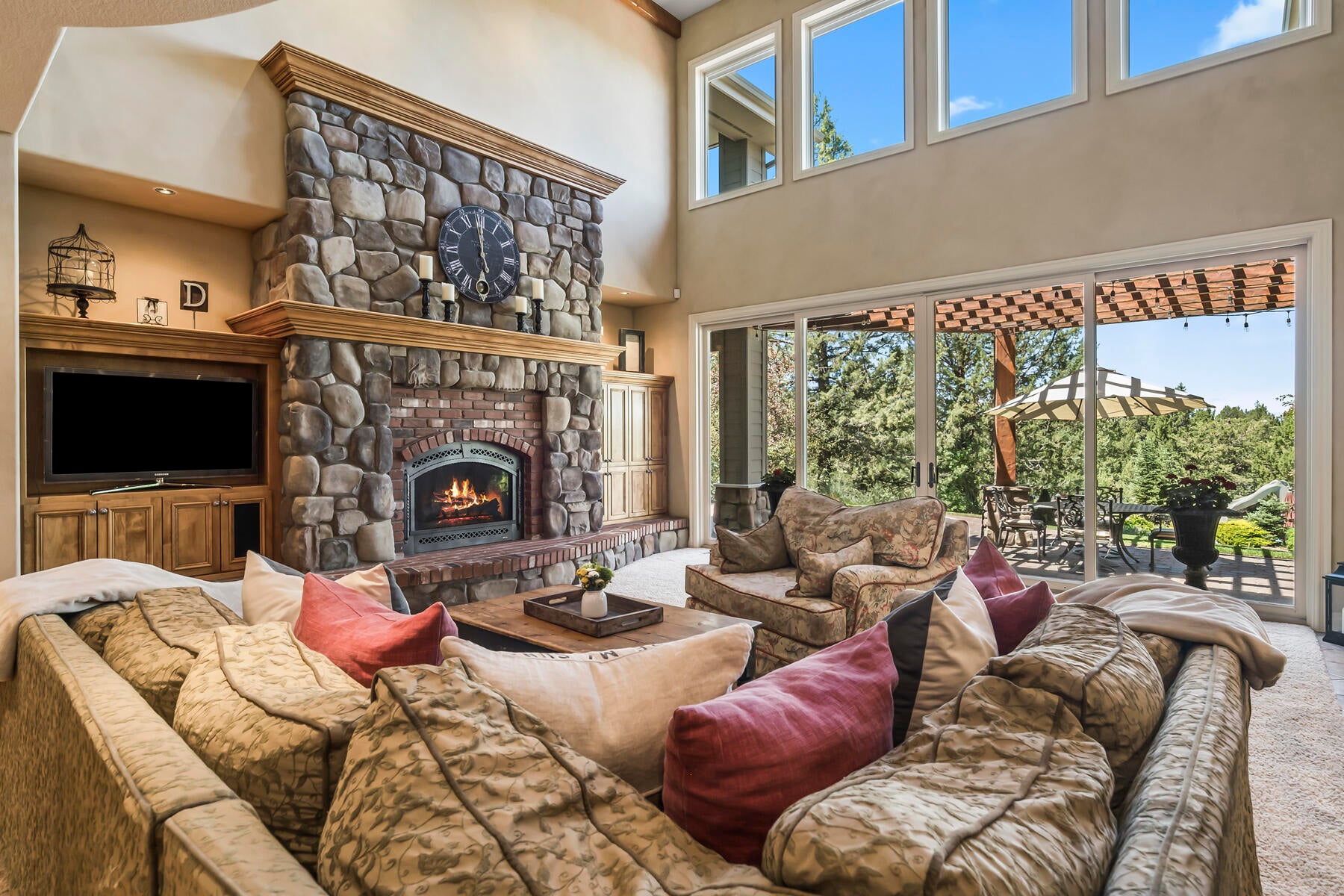 Bend, Oregon, 97702, United States, ,6 BathroomsBathrooms,Residential,Active,1726978