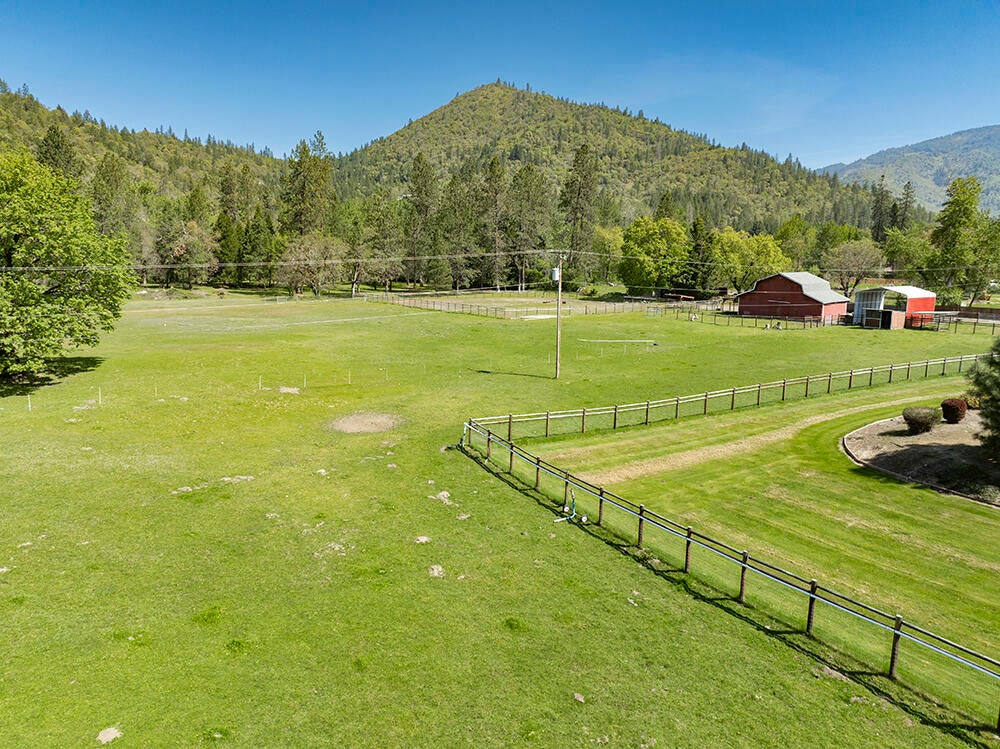 Grants Pass, Oregon, 97527, United States, 4 Bedrooms Bedrooms, ,5 BathroomsBathrooms,Residential,Active,1927646