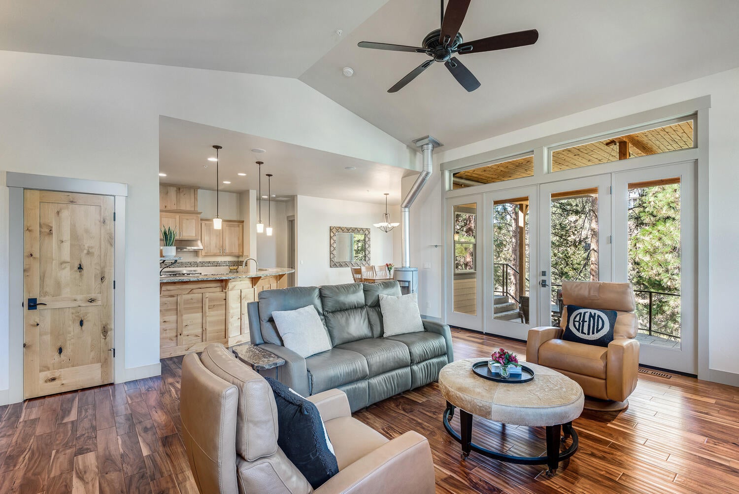 Bend, Oregon, 97703, United States, 3 Bedrooms Bedrooms, ,3 BathroomsBathrooms,Residential,Active,1952278