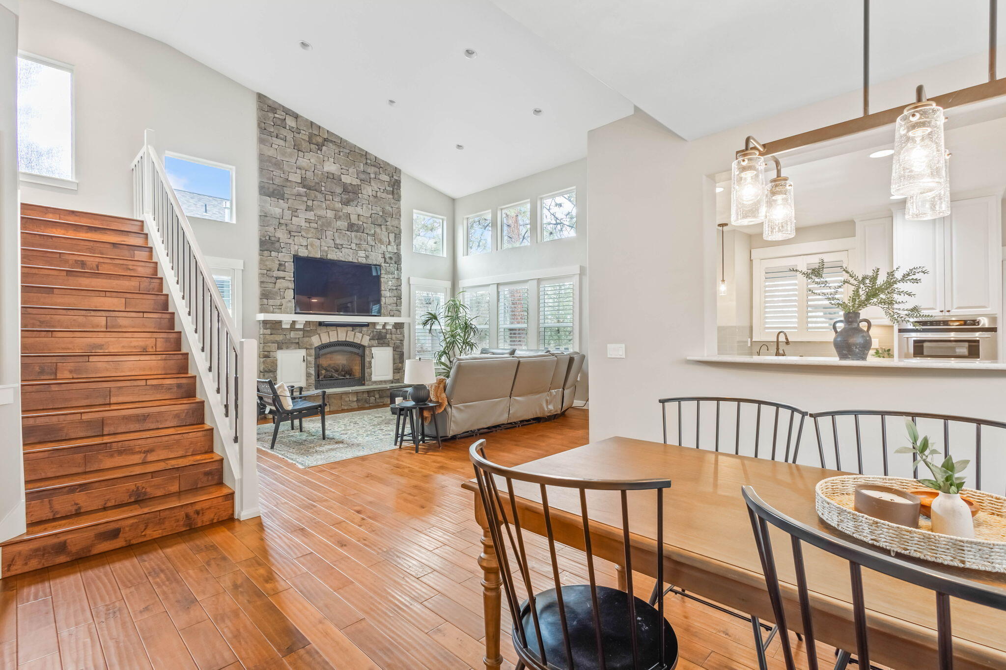 Bend, Oregon, 97702, United States, 4 Bedrooms Bedrooms, ,5 BathroomsBathrooms,Residential,Active,1726847