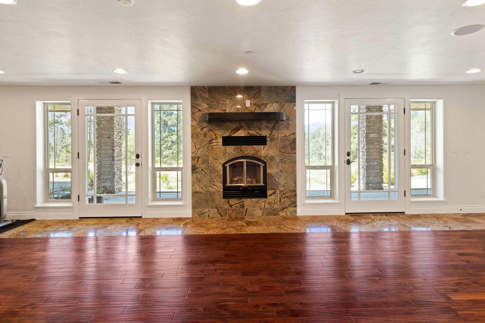 Grants Pass, Oregon, 97527, United States, ,6 BathroomsBathrooms,Residential,Active,1748769