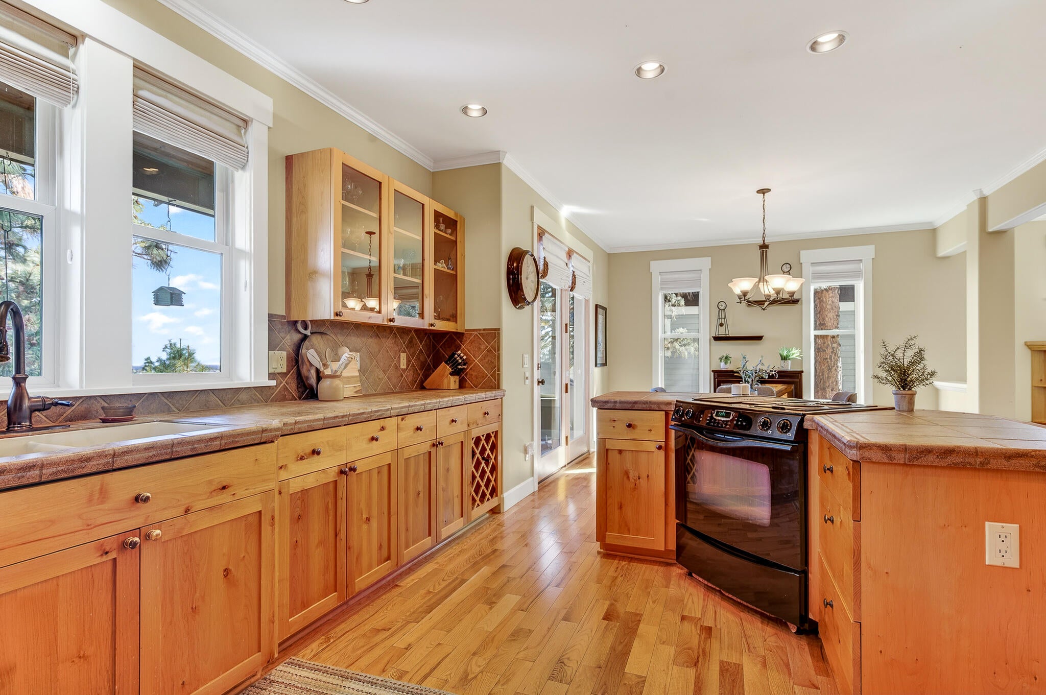Bend, Oregon, 97703, United States, 3 Bedrooms Bedrooms, ,3 BathroomsBathrooms,Residential,Active,2017476