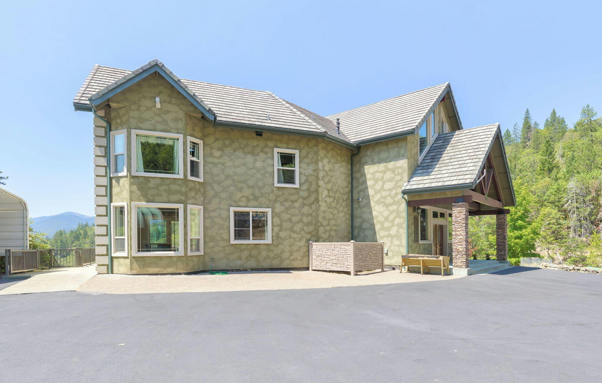 Grants Pass, Oregon, 97527, United States, ,6 BathroomsBathrooms,Residential,Active,1748769