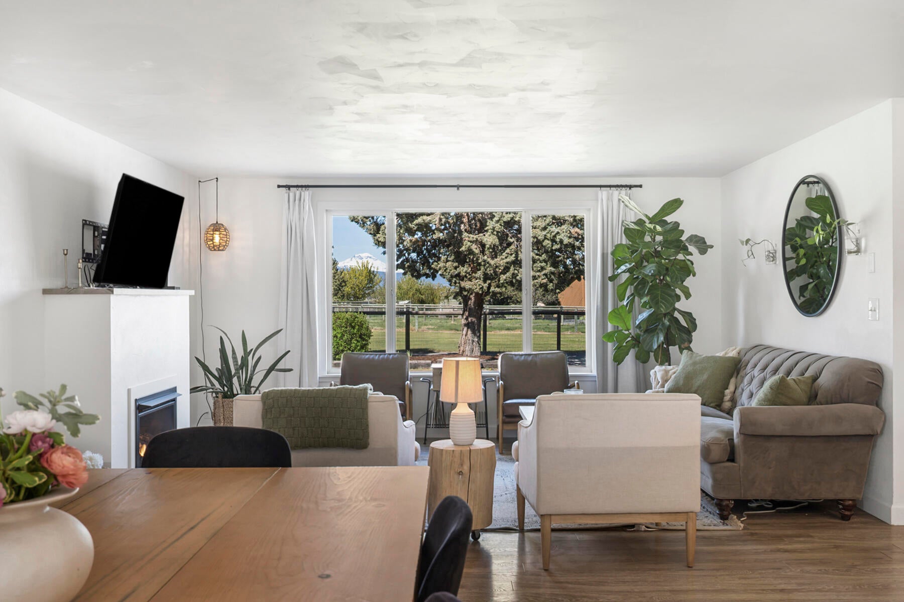 Bend, Oregon, 97703, United States, 4 Bedrooms Bedrooms, ,3 BathroomsBathrooms,Residential,Active,1790219