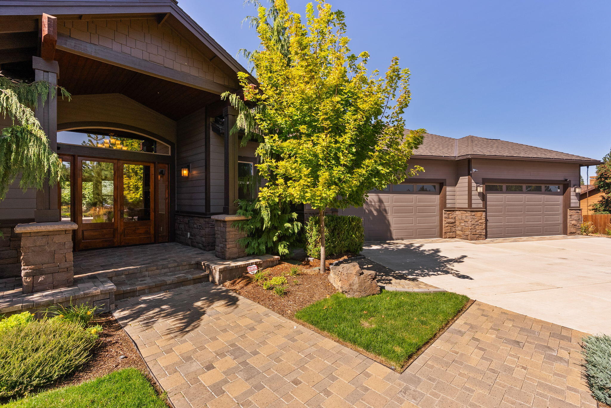 Bend, Oregon, 97702, United States, 3 Bedrooms Bedrooms, ,4 BathroomsBathrooms,Residential,Active,1952481