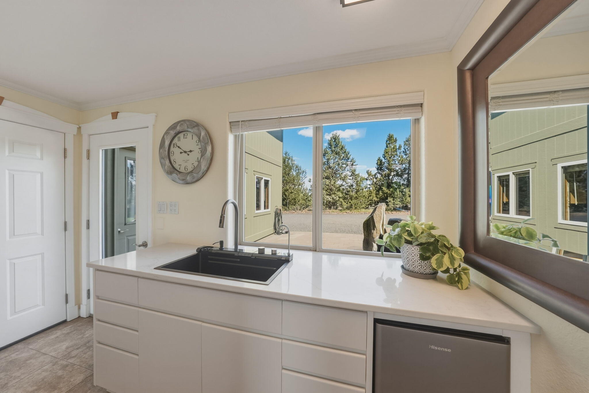 Bend, Oregon, 97702, United States, 3 Bedrooms Bedrooms, ,5 BathroomsBathrooms,Residential,Active,2045021