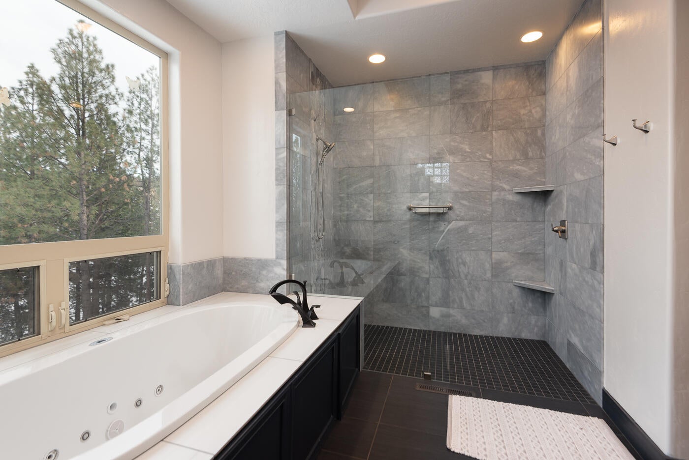 Bend, Oregon, 97703, United States, 3 Bedrooms Bedrooms, ,2 BathroomsBathrooms,Residential,Active,1781622
