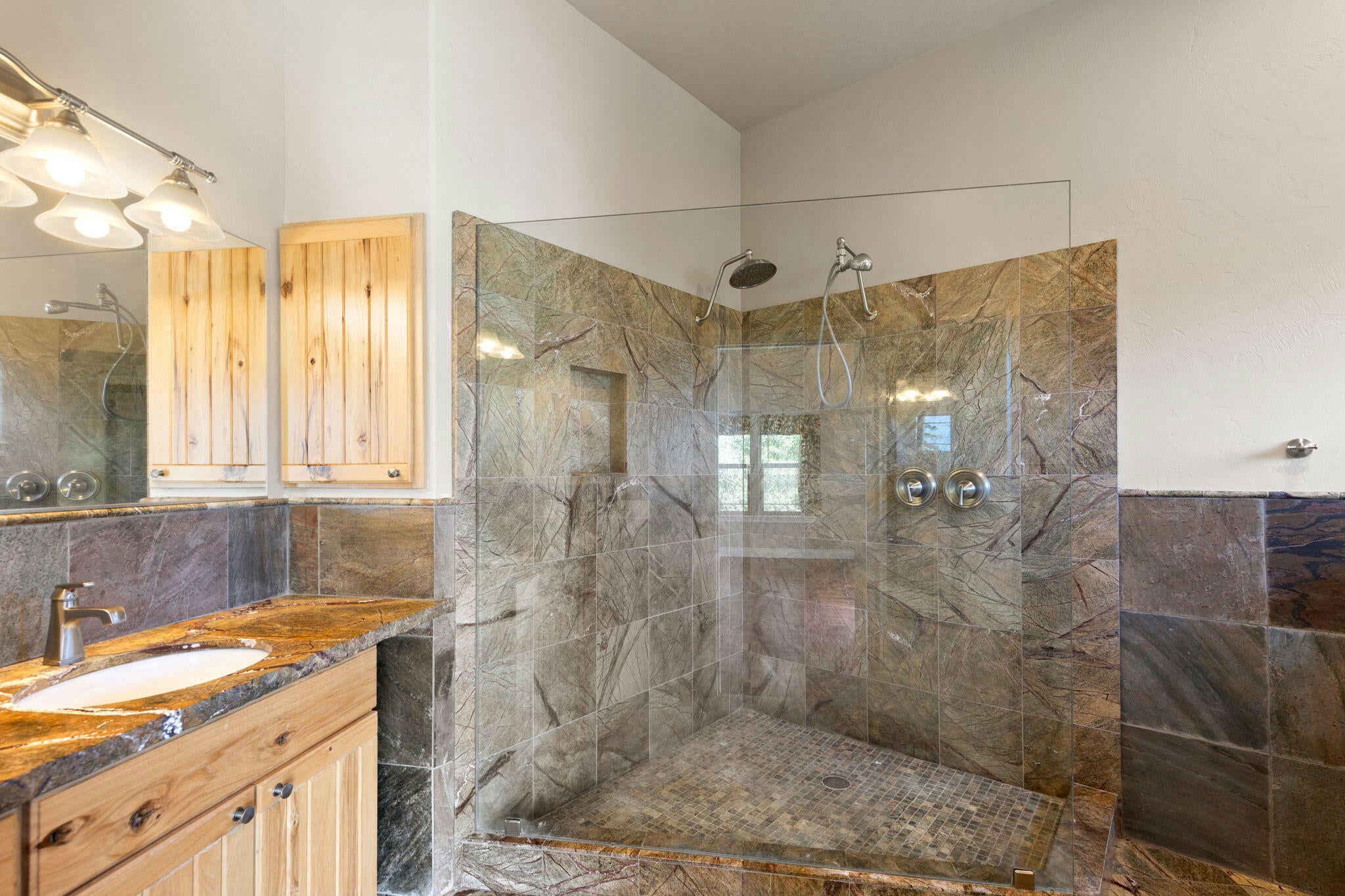 Grants Pass, Oregon, 97527, United States, ,6 BathroomsBathrooms,Residential,Active,1748769