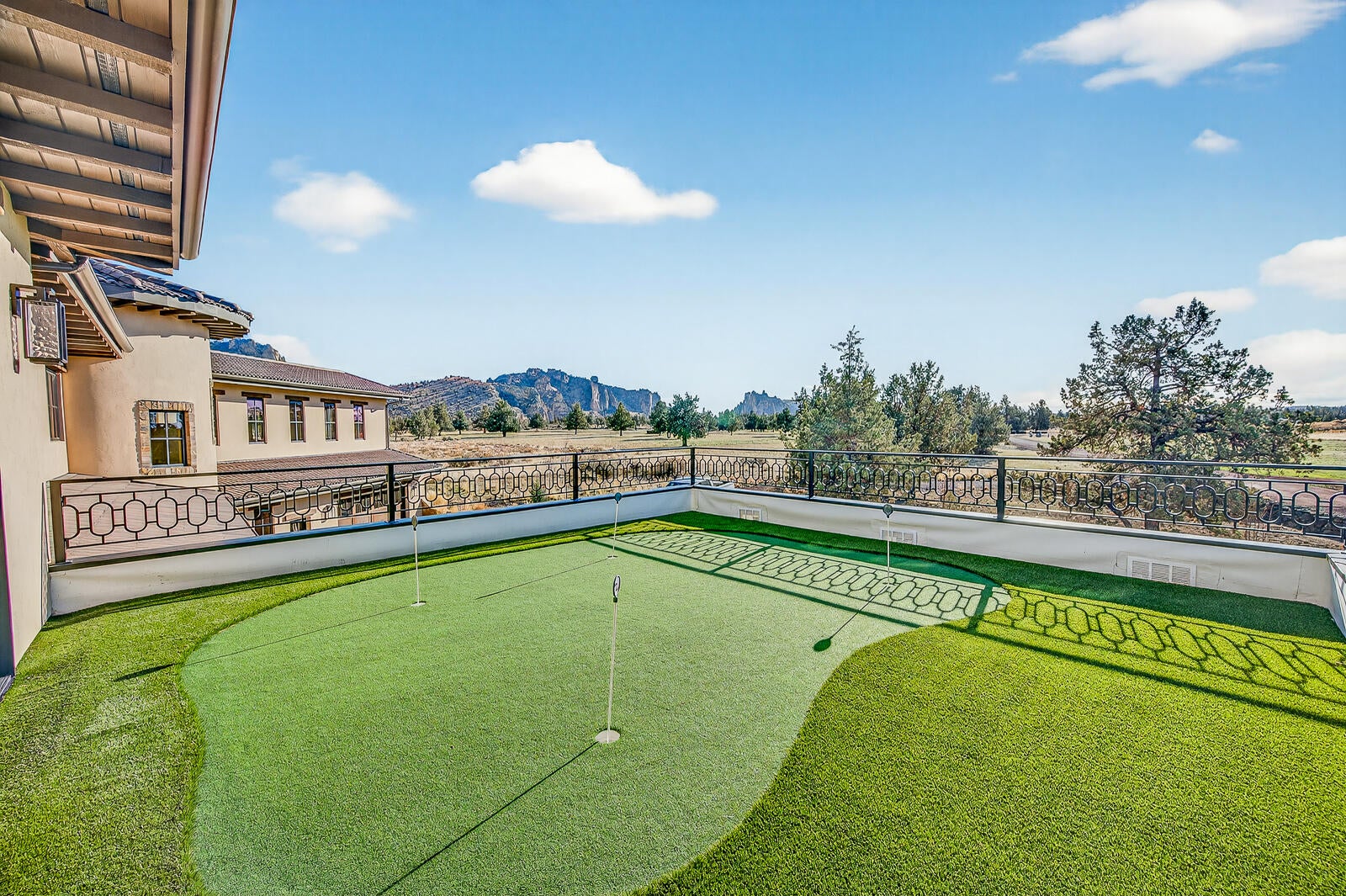 Terrebonne, Oregon, 97760, United States, 5 Bedrooms Bedrooms, ,5 BathroomsBathrooms,Residential,Active,1747251