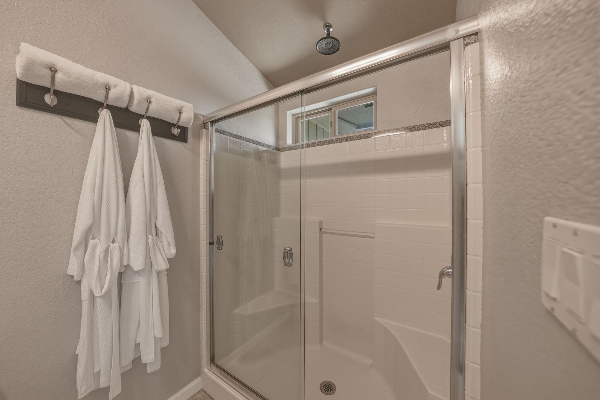 Bend, Oregon, 97702, United States, 3 Bedrooms Bedrooms, ,5 BathroomsBathrooms,Residential,Active,2045021