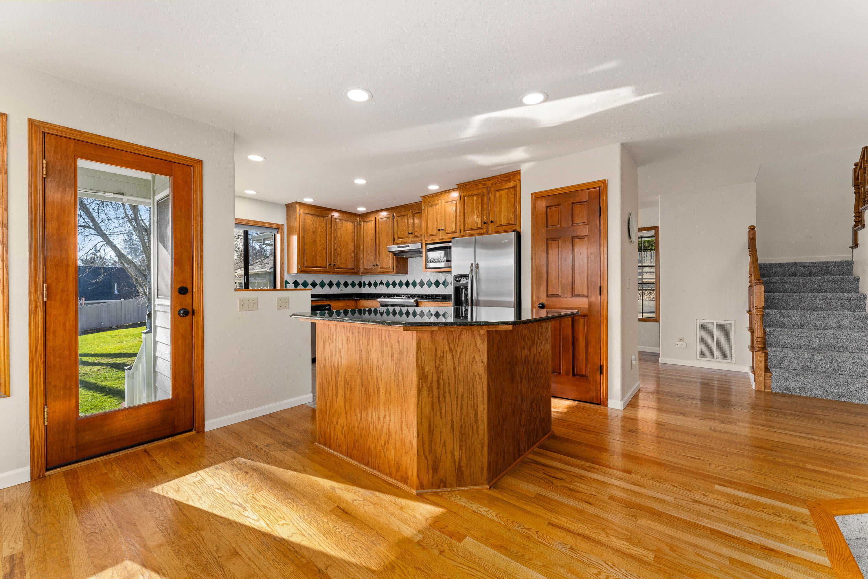 Central Point, Oregon, 97502, United States, 4 Bedrooms Bedrooms, ,3 BathroomsBathrooms,Residential,Active,1959928