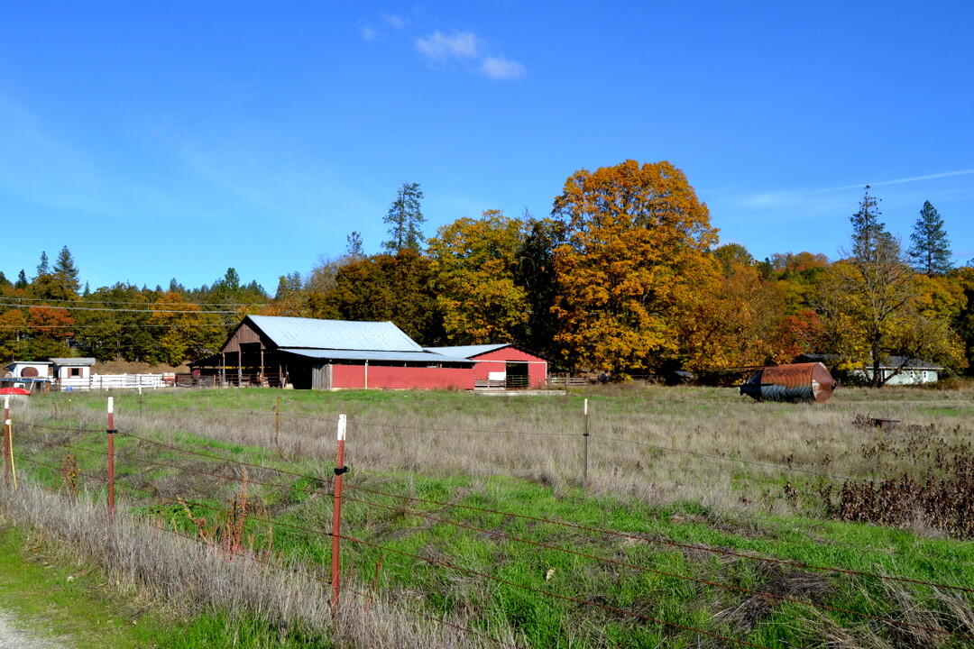 Grants Pass, Oregon, 97526, United States, 4 Bedrooms Bedrooms, ,2 BathroomsBathrooms,Residential,Active,1973303