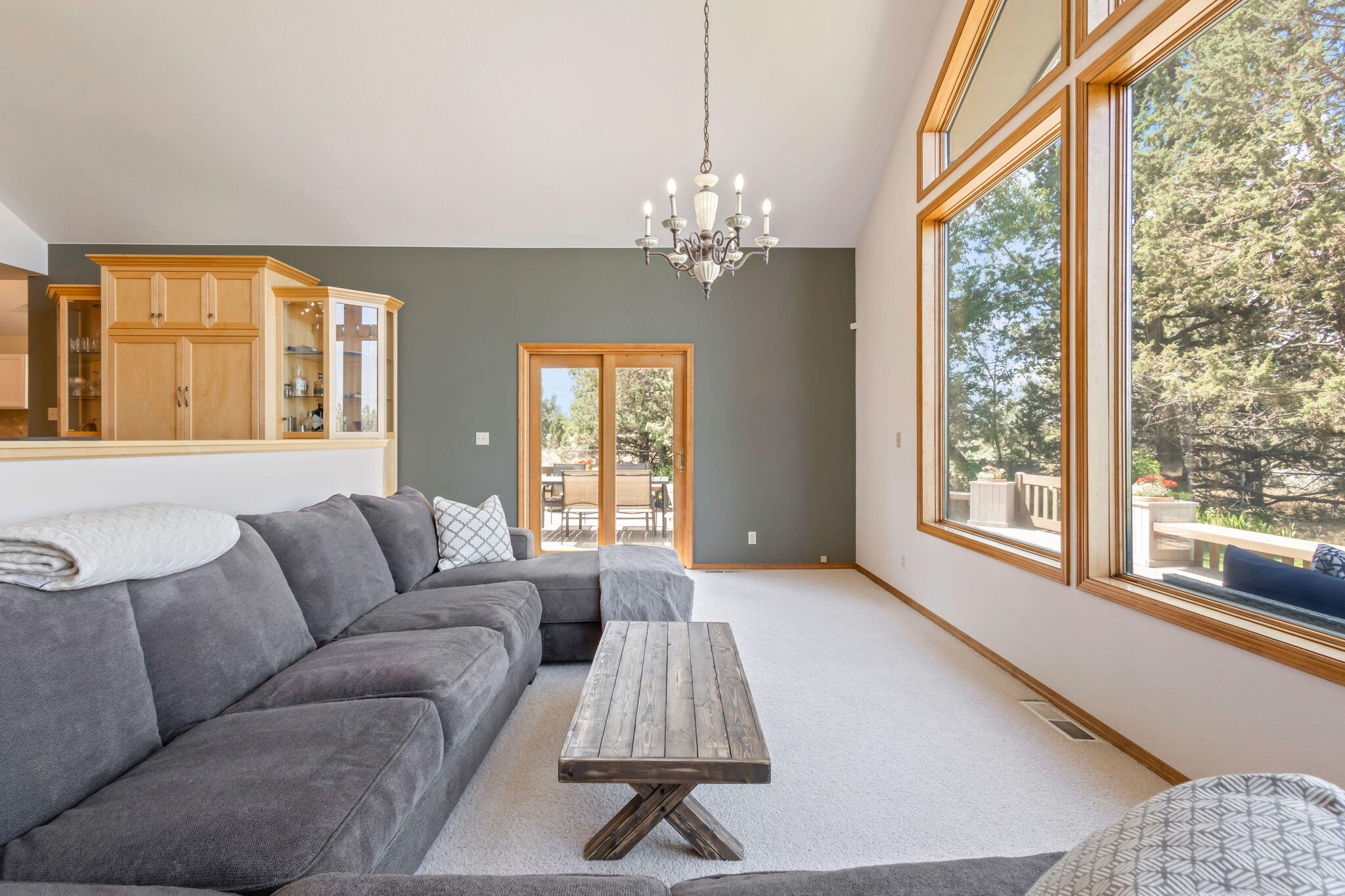 Bend, Oregon, 97702, United States, 4 Bedrooms Bedrooms, ,3 BathroomsBathrooms,Residential,Active,1907972