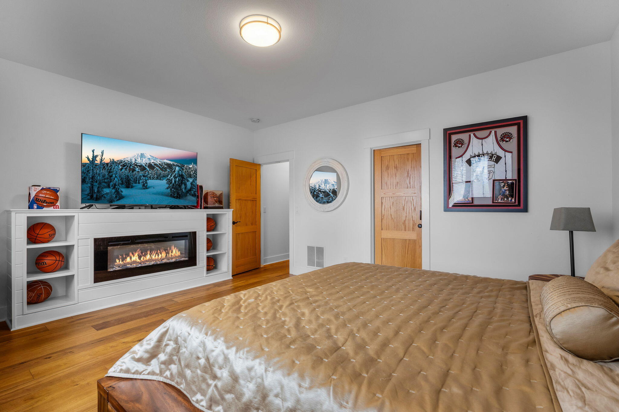 Bend, Oregon, 97702, United States, 4 Bedrooms Bedrooms, ,3 BathroomsBathrooms,Residential,Active,1913968